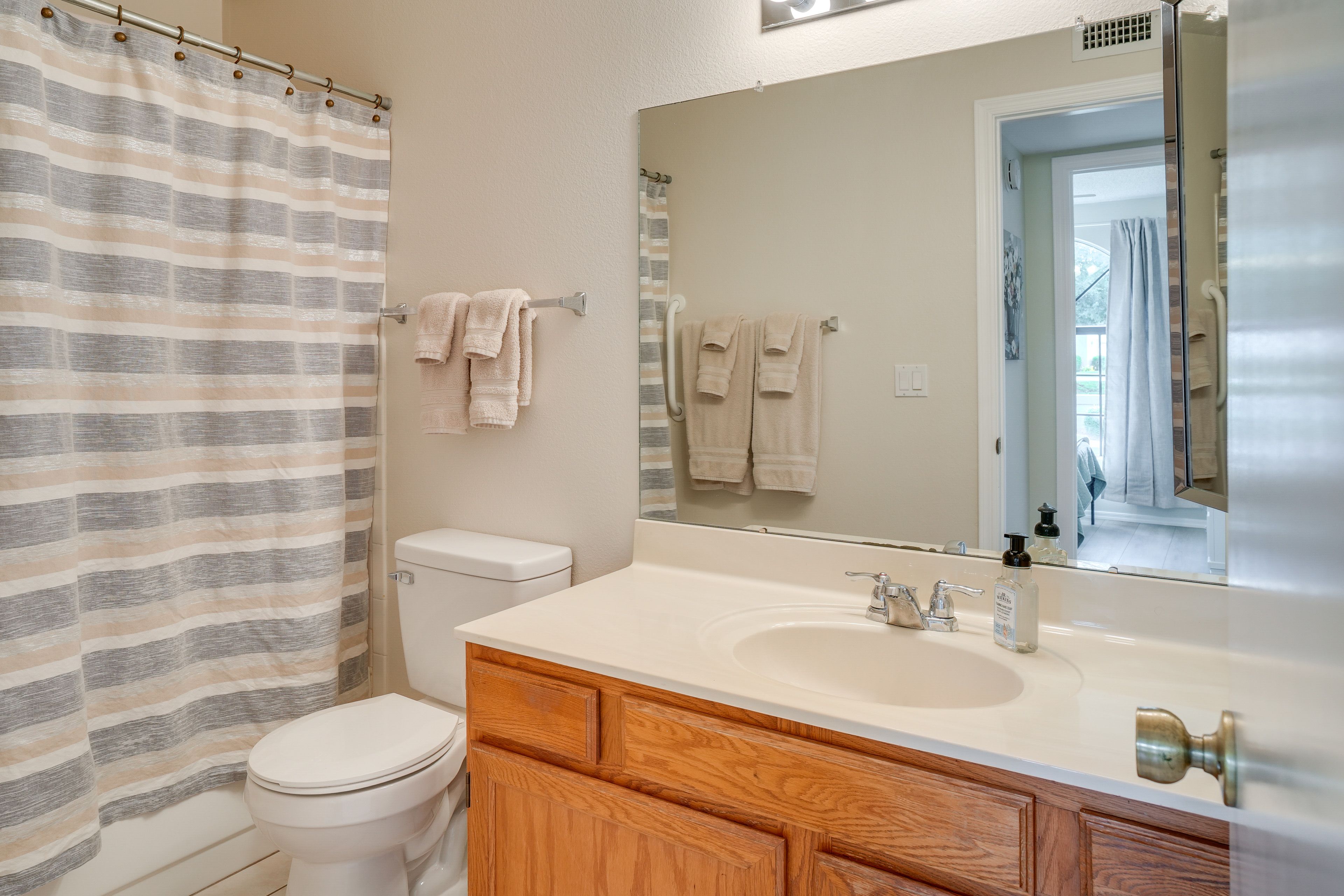 Full Bathroom | Complimentary Toiletries | Hair Dryer