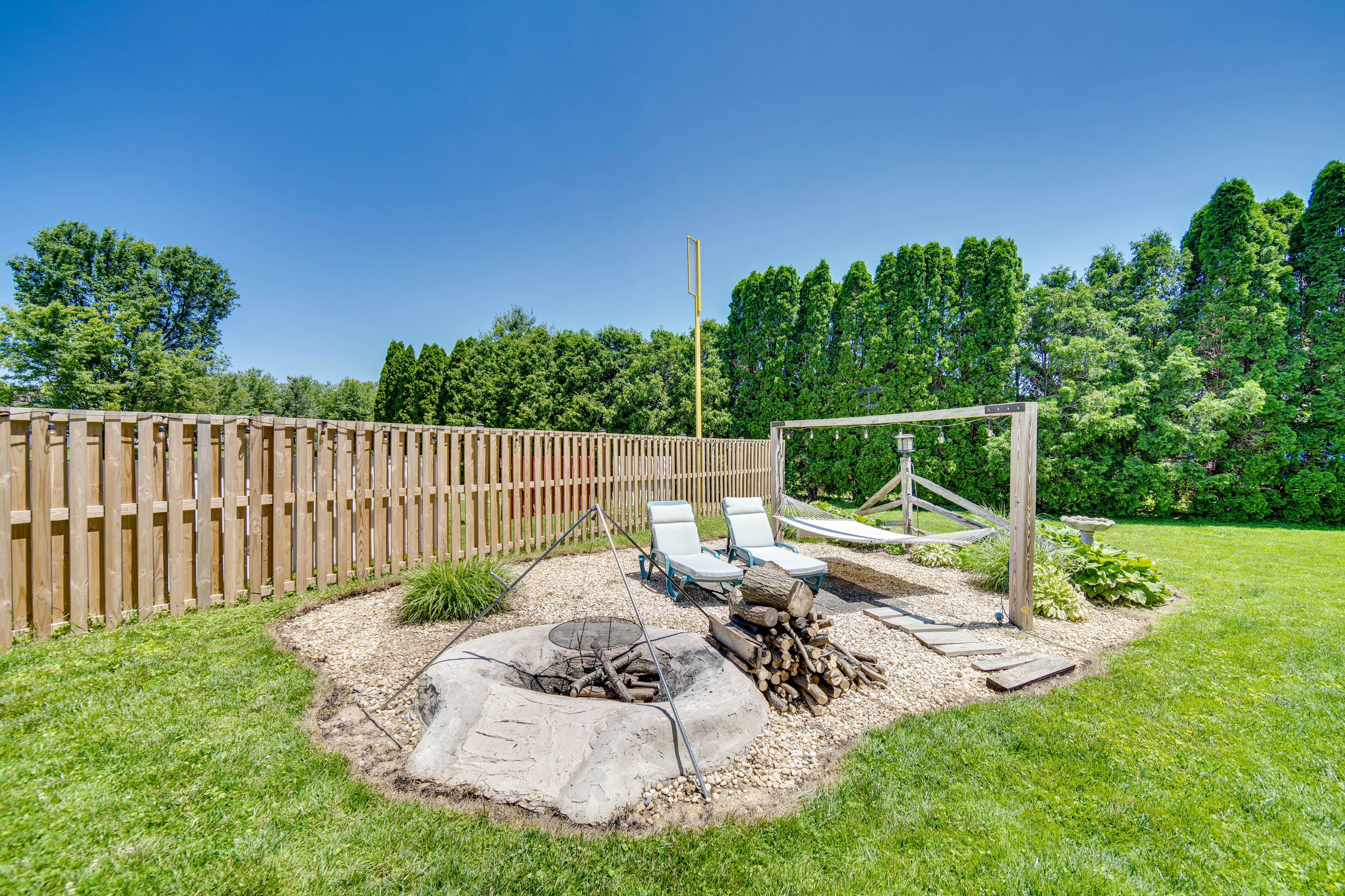 New Holland Vacation Rental | 2BR | 1BA | Steps to Enter | 1,500 Sq Ft