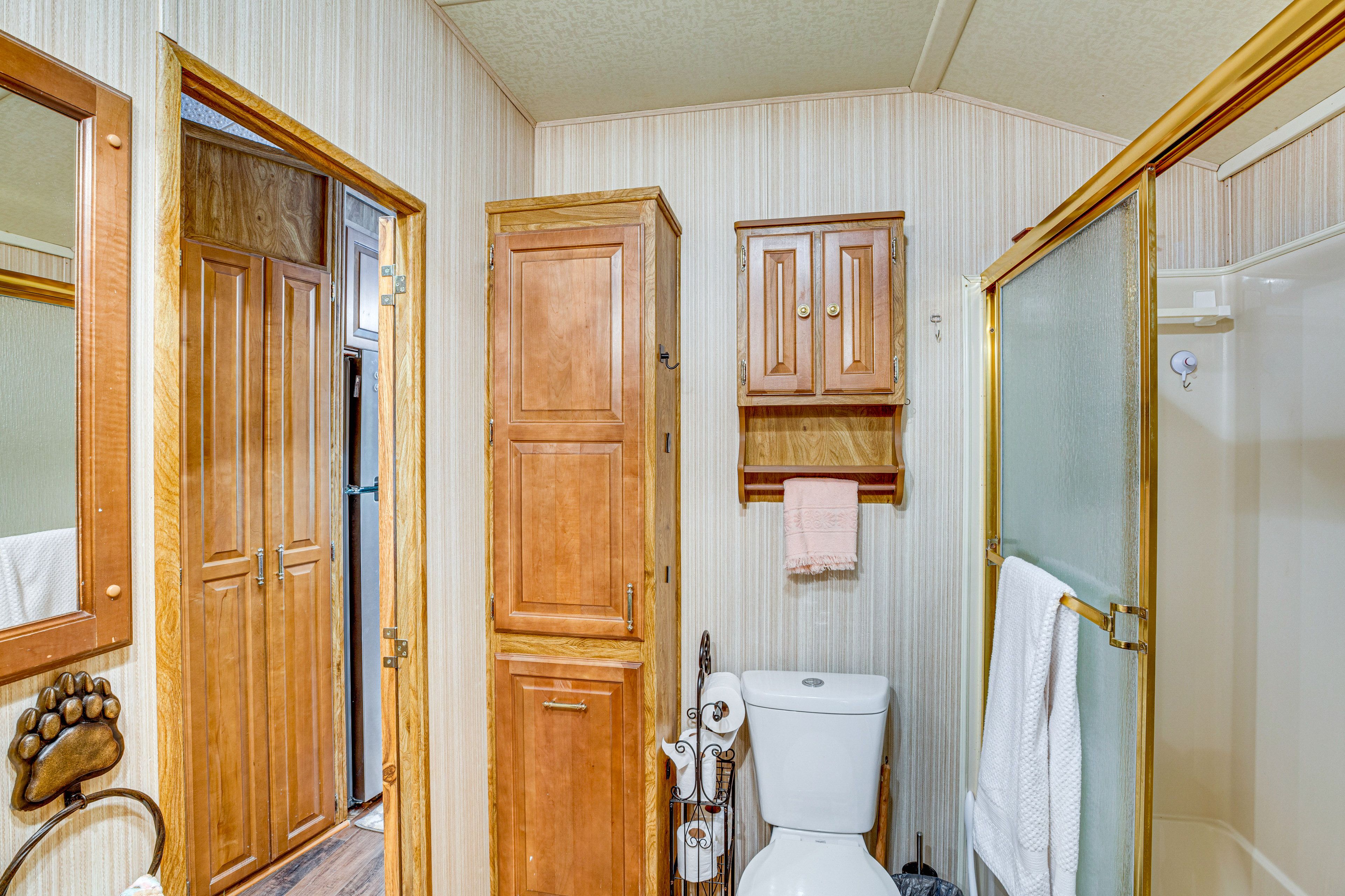 En-Suite Bathroom | Towels Provided