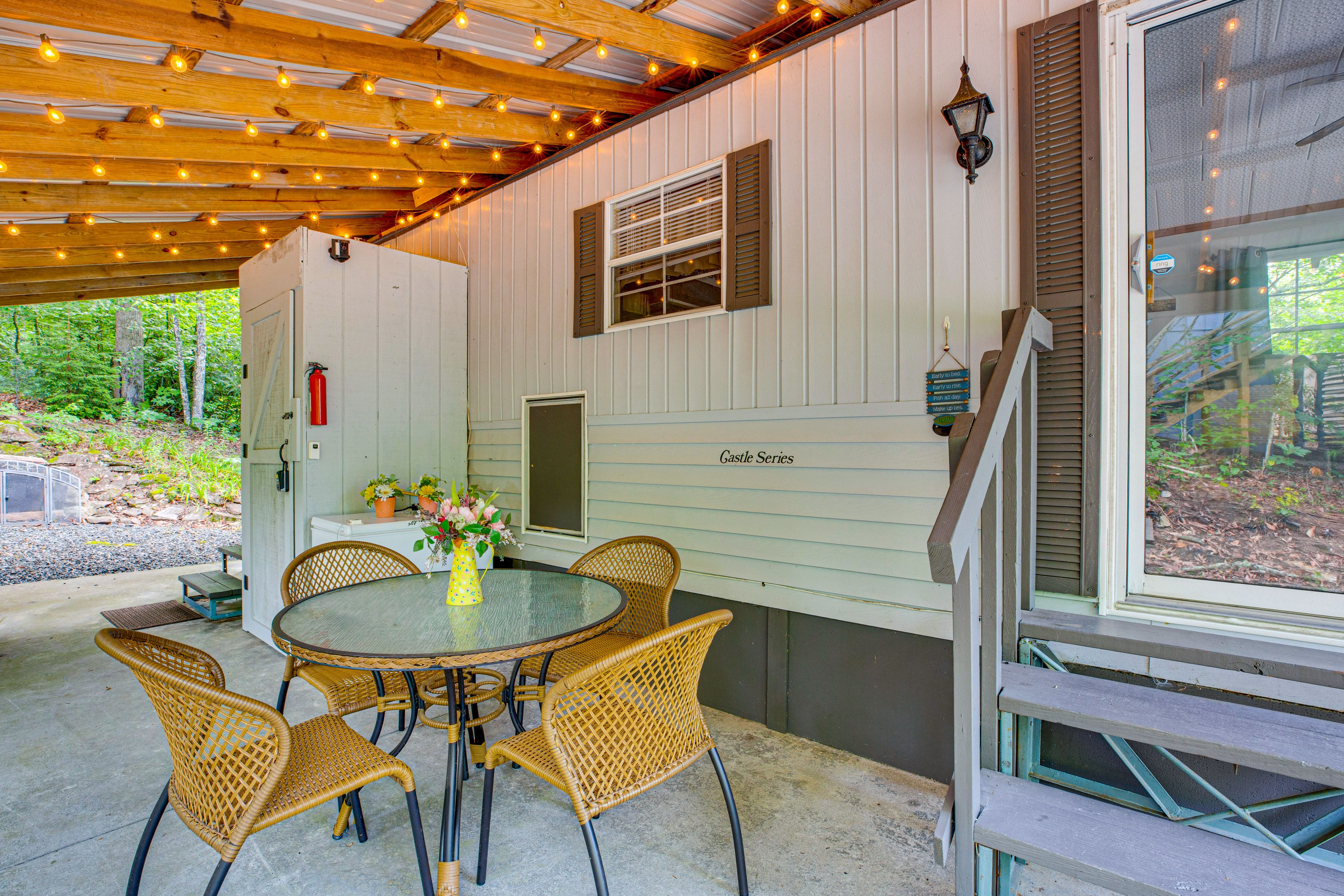 Private Patio | Dining Area