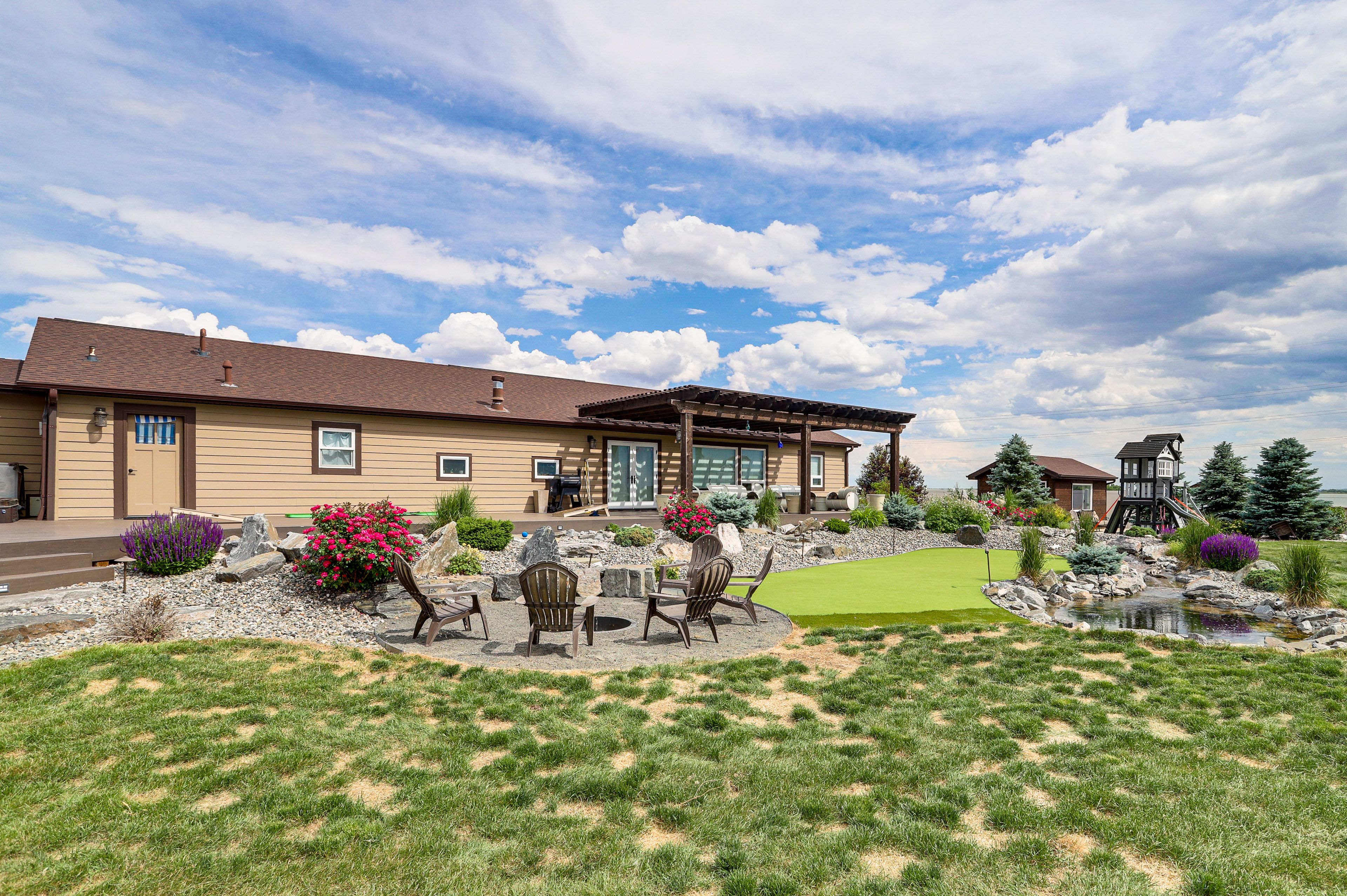 Shared Amenities | Backyard | Fire Pit | Pond | Putting Green