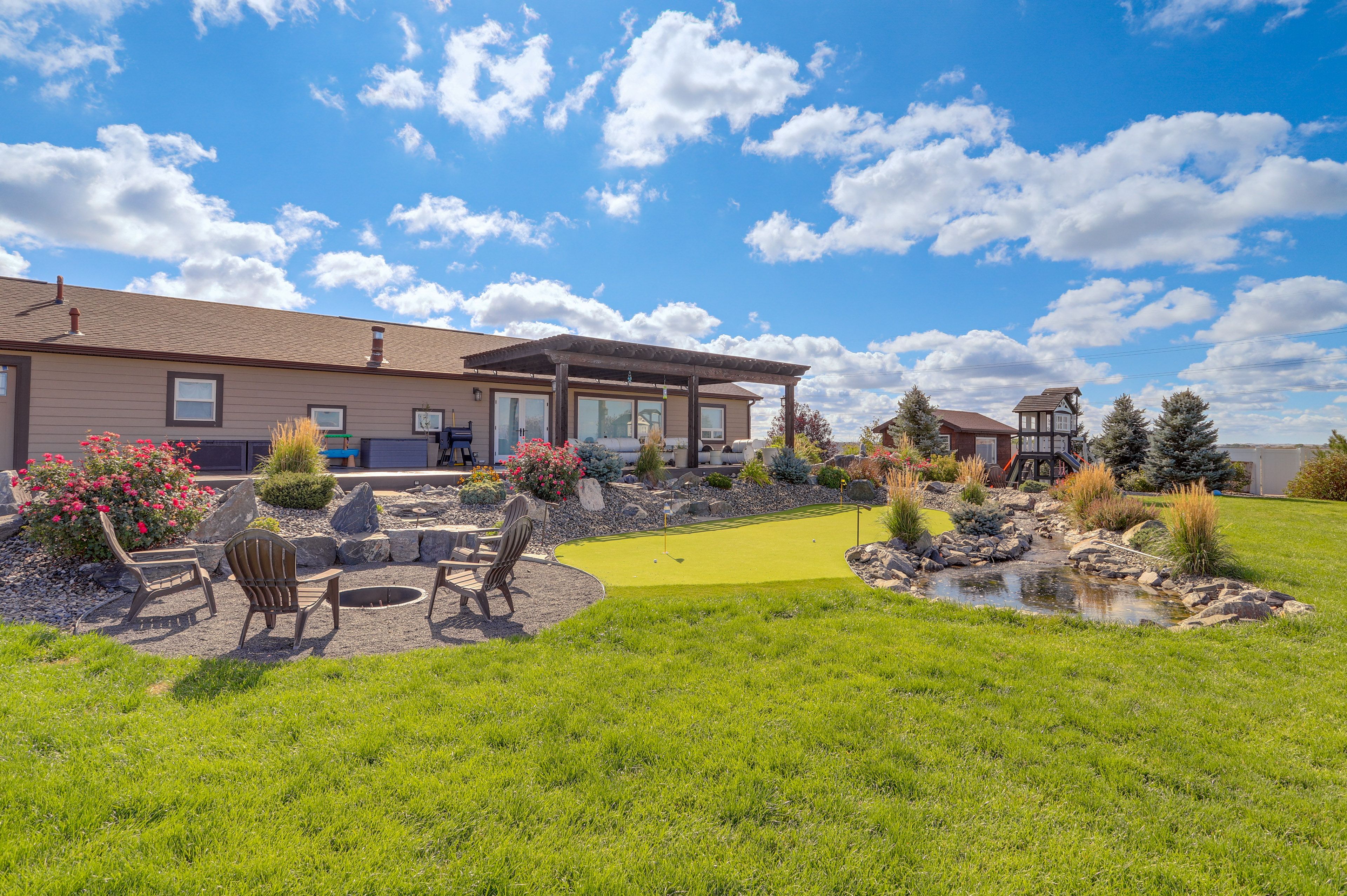 Shared Amenities | Backyard | Fire Pit | Pond | Putting Green