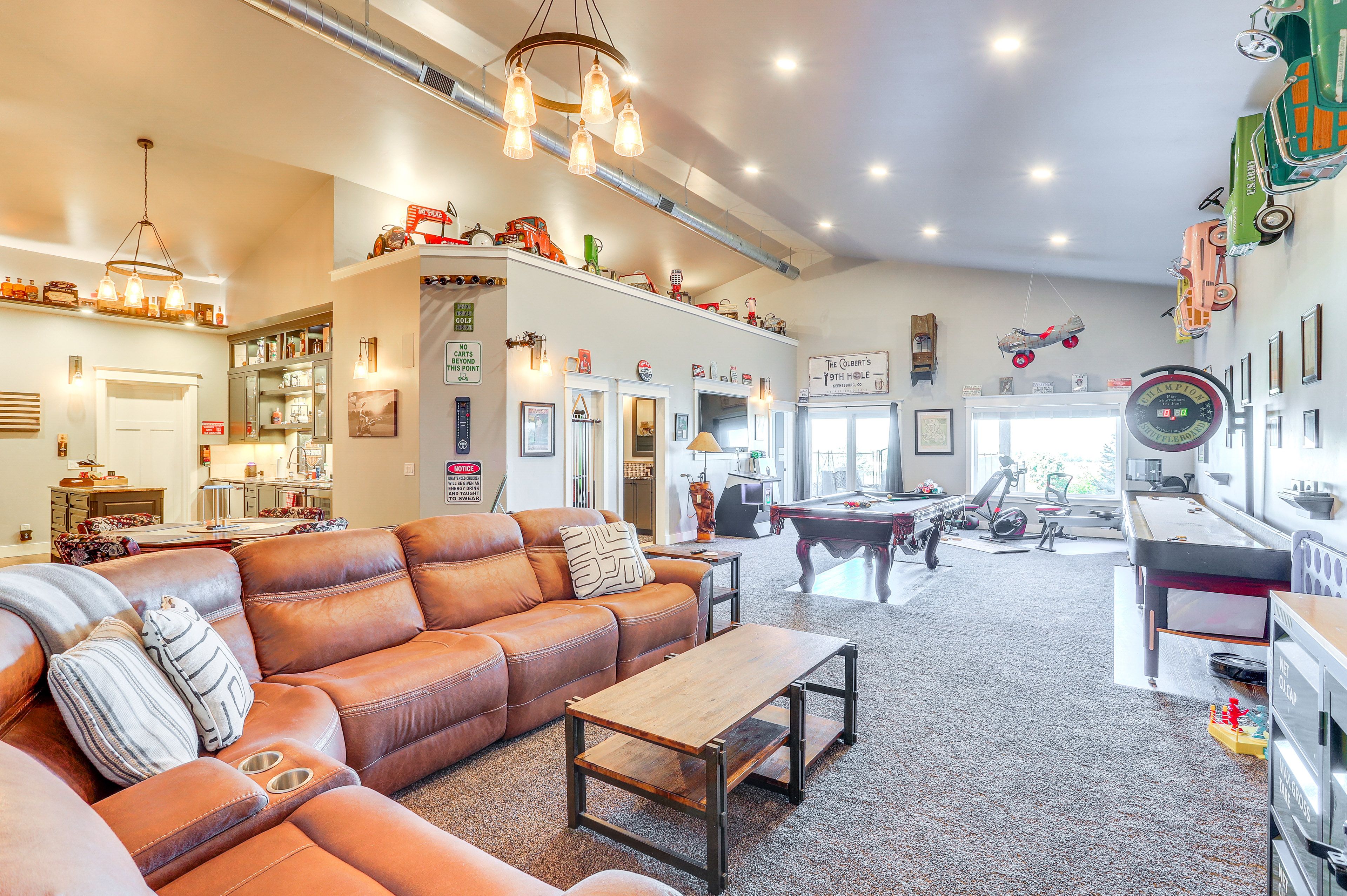 Living Area | Free WiFi | Central A/C & Heat | Smart TV