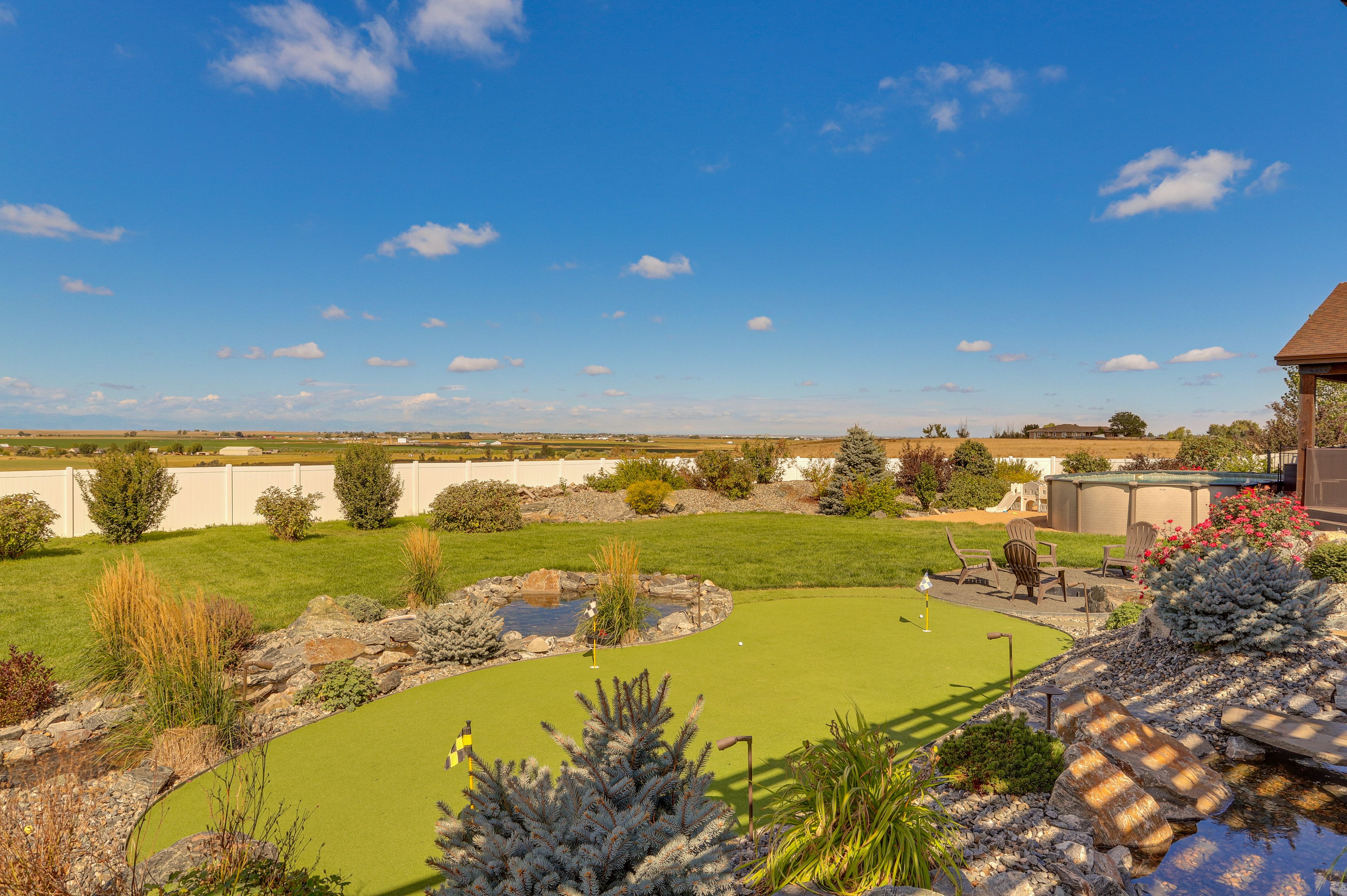 Shared Amenities | Backyard | Fire Pit | Pond | Putting Green