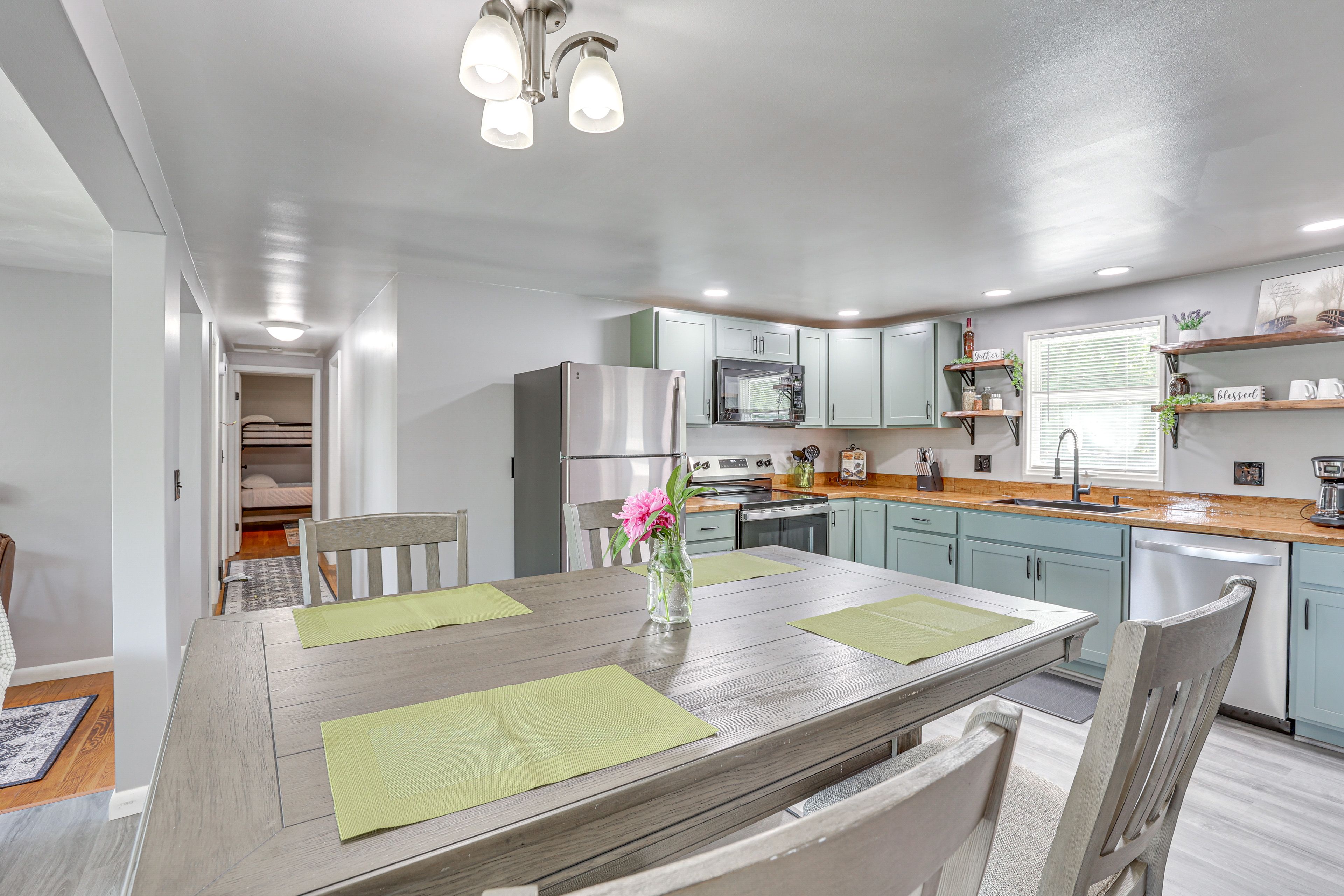 Dining Area | Dining Table | Dishware/Flatware