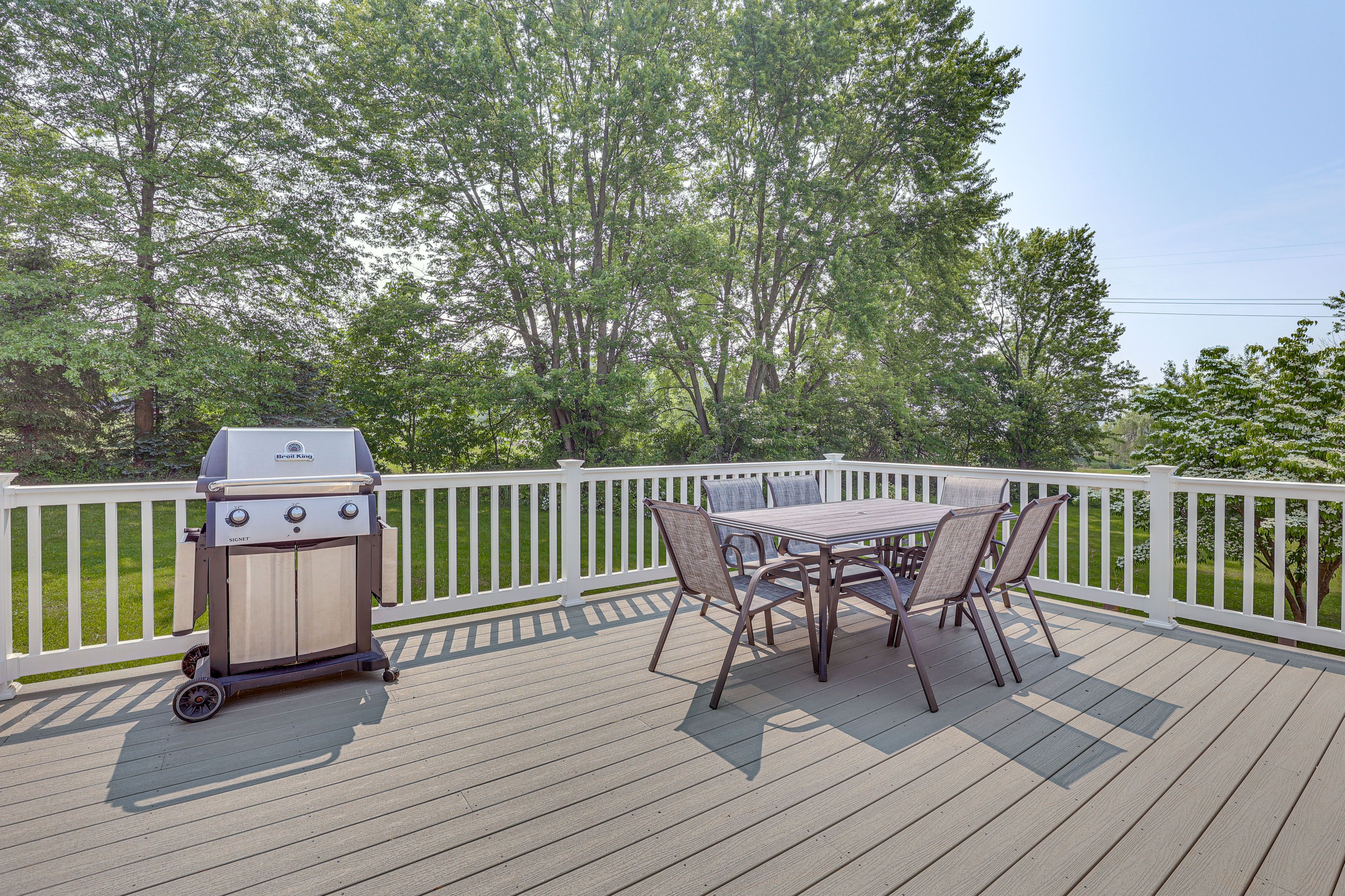 Exterior | Deck | Outdoor Dining Area | Gas Grill