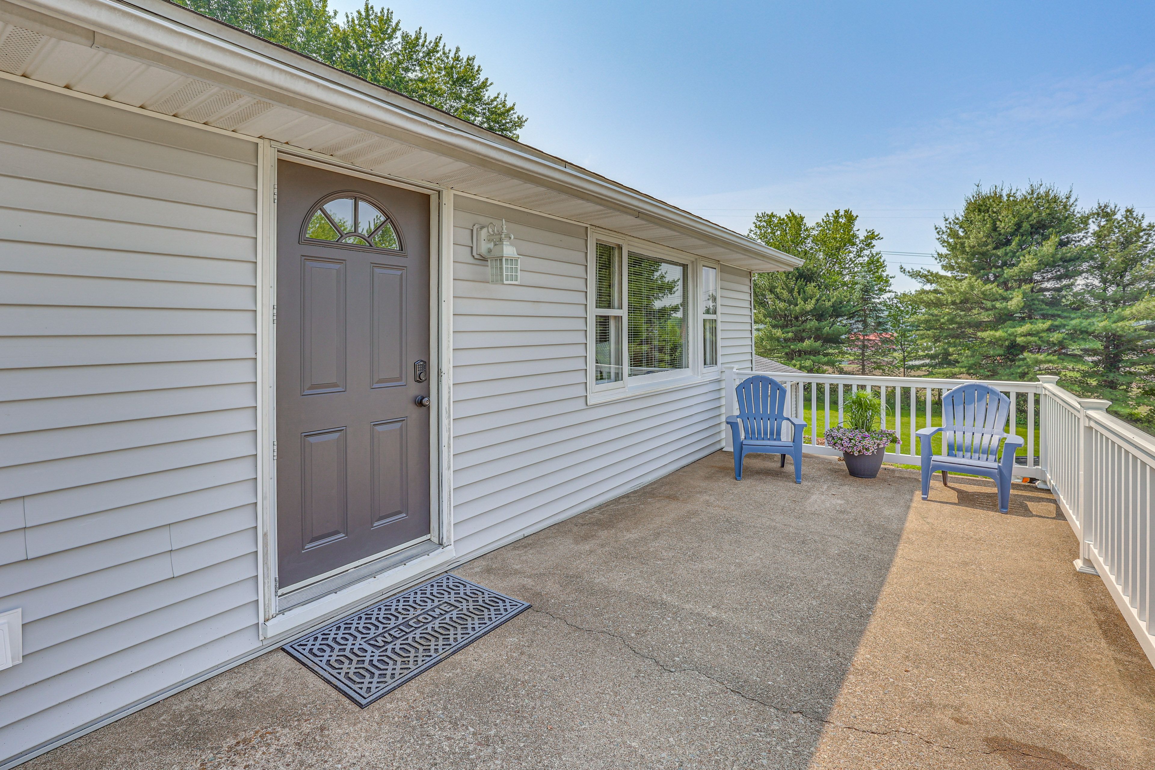 Exterior | Furnished Front Porch
