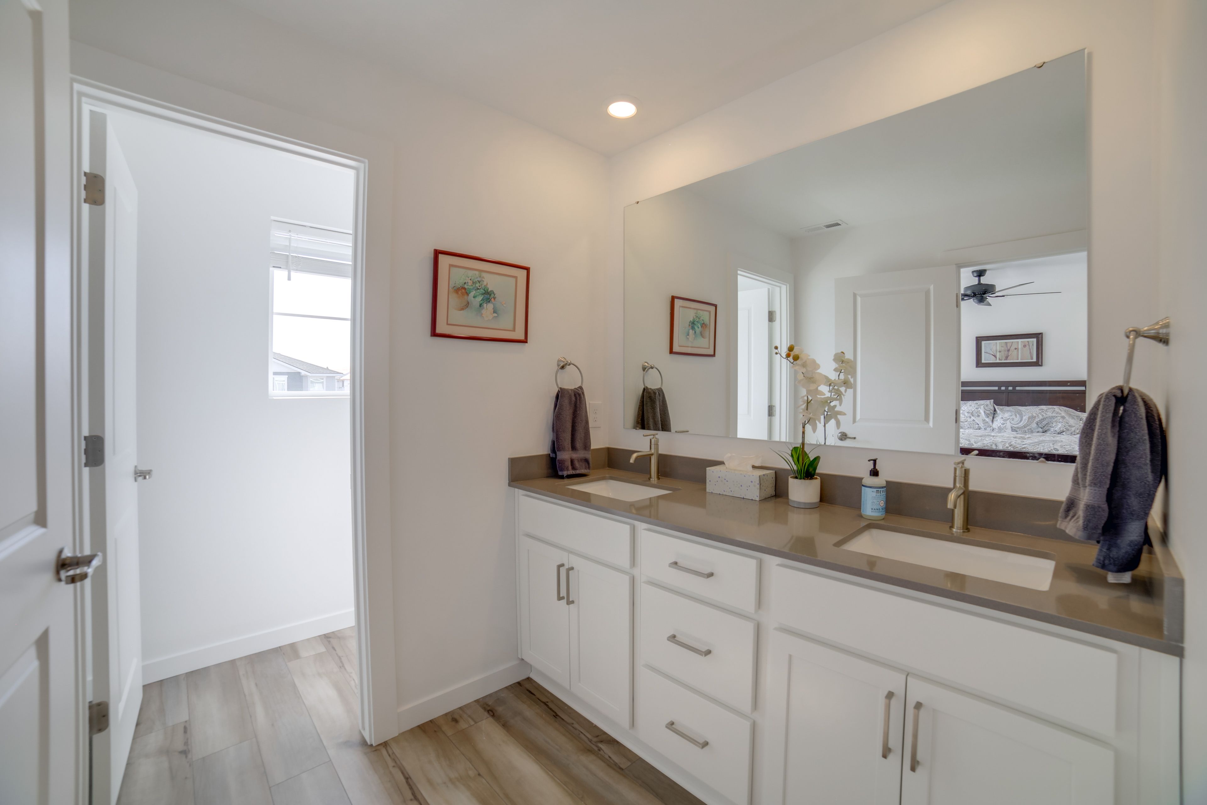 Full Bathroom | 2nd Floor | Towels Provided