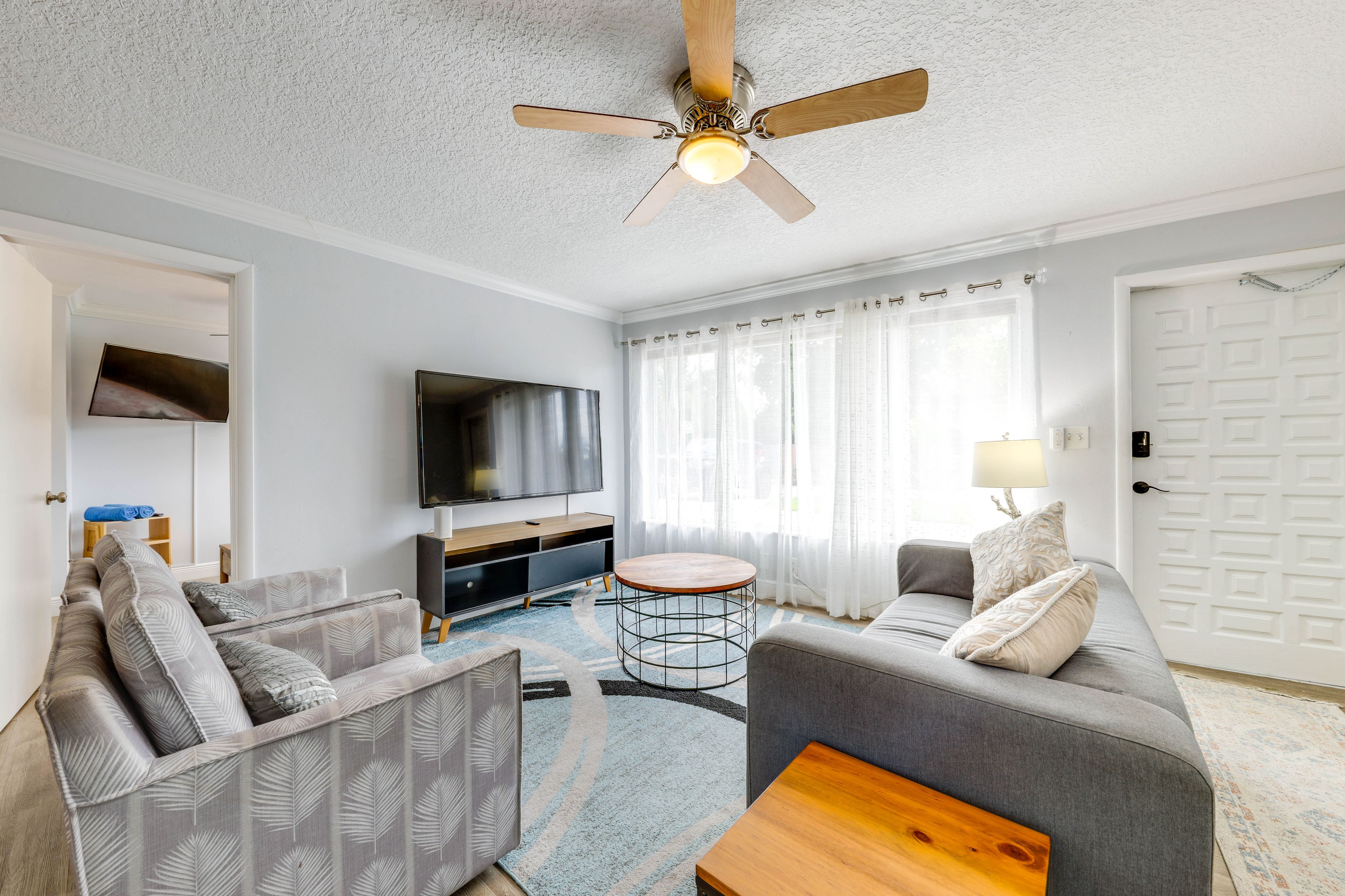Living Room | Free WiFi | Smart TV