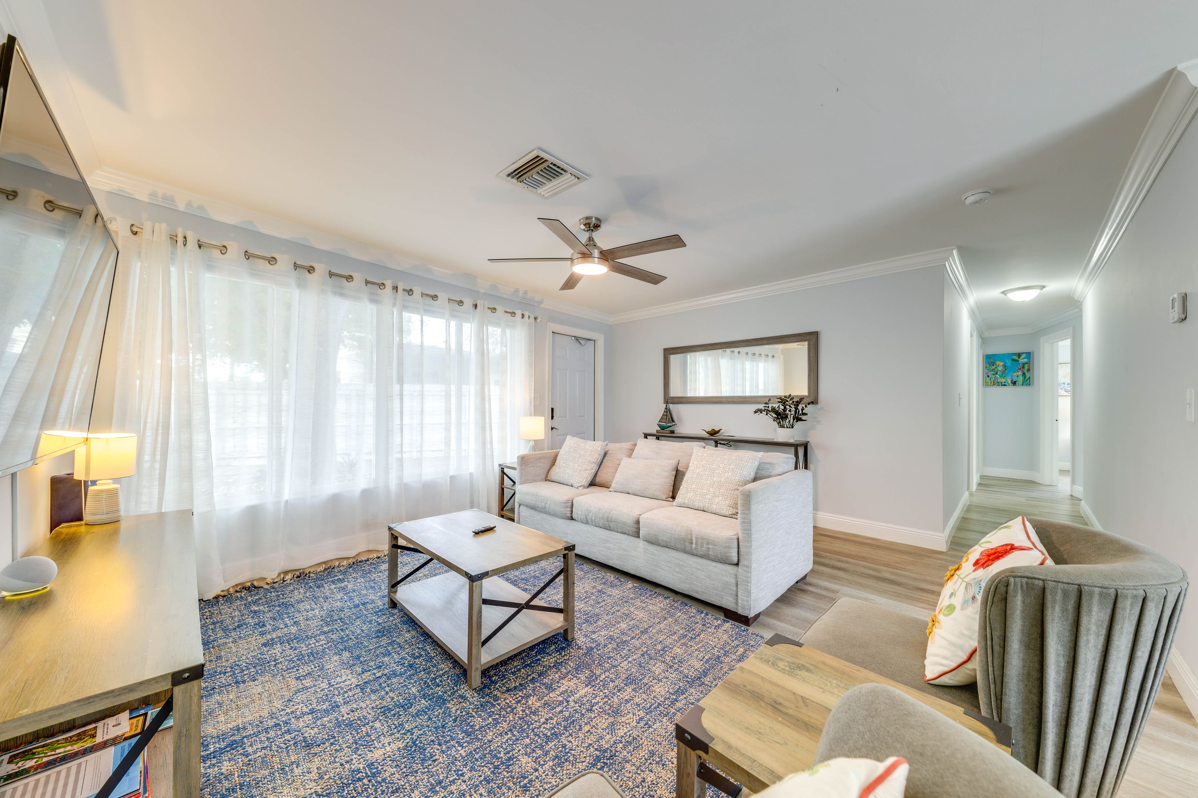 Living Room | Free WiFi | Smart TV