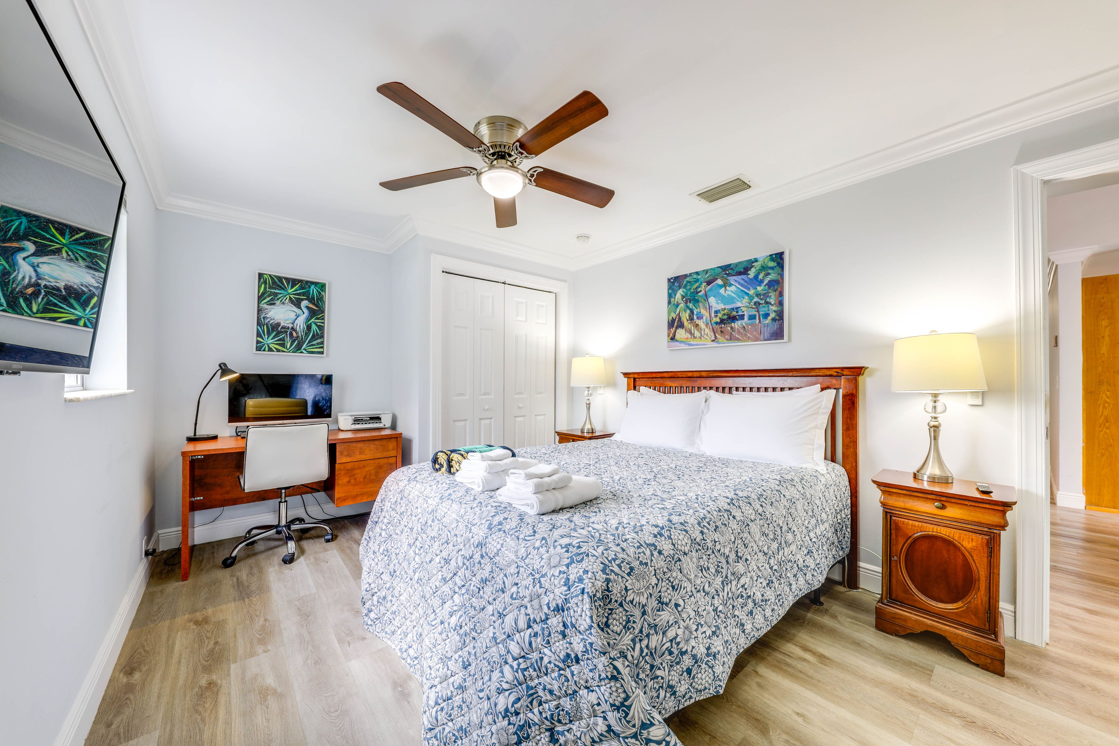 Bedroom 1 | Queen Bed | En-Suite Bathroom