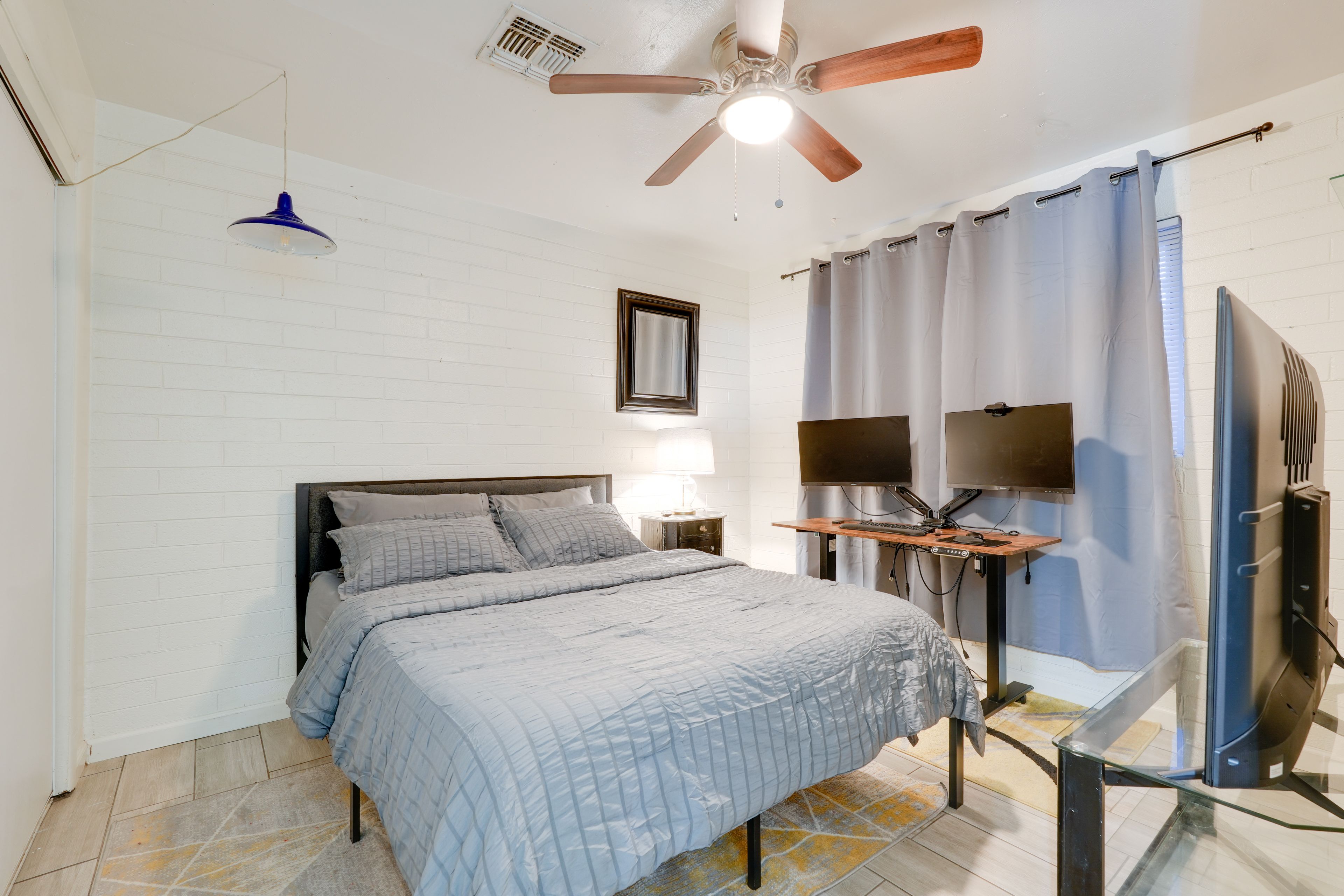 Bedroom 2 | Queen Bed
