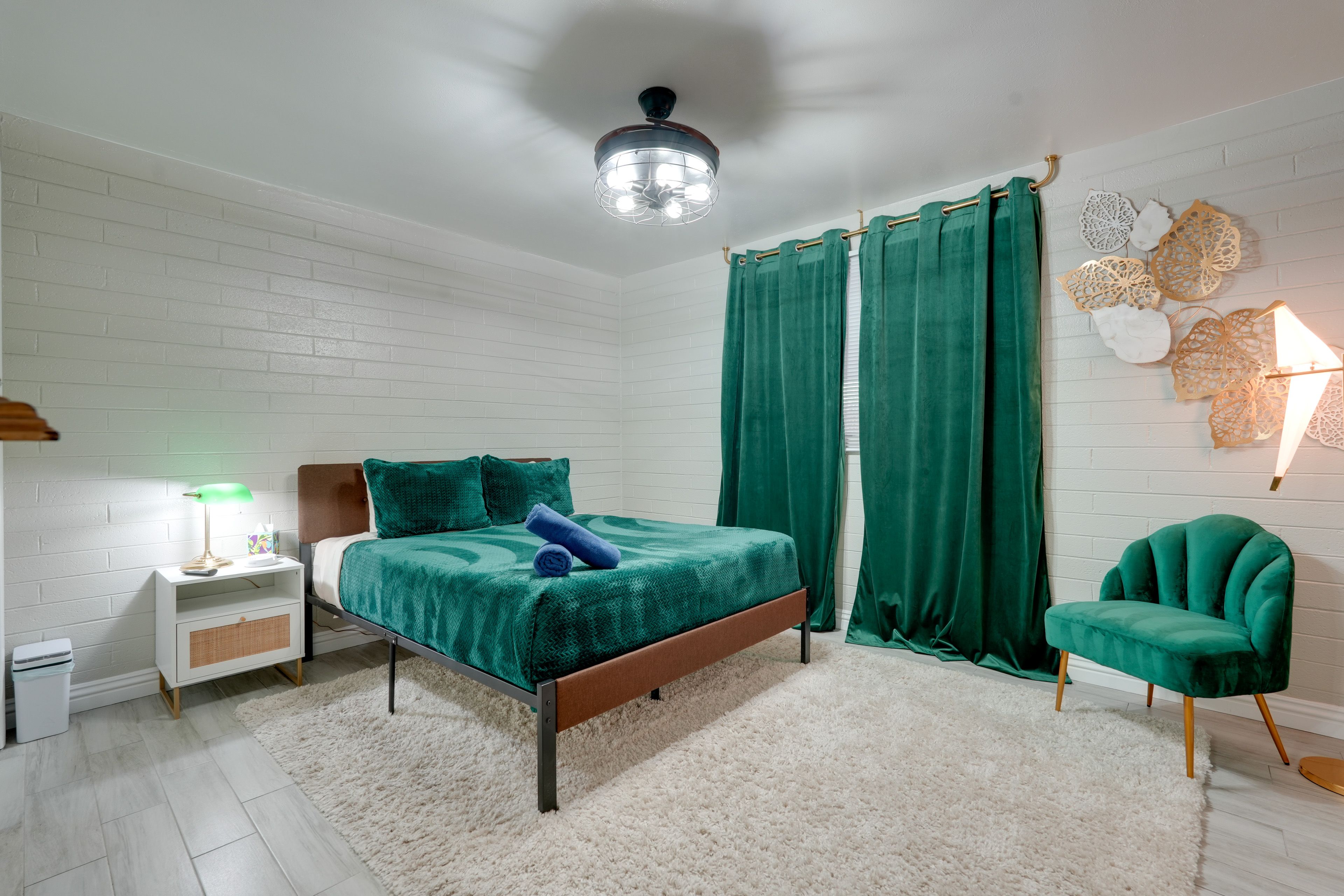 Bedroom 1 | Queen Bed