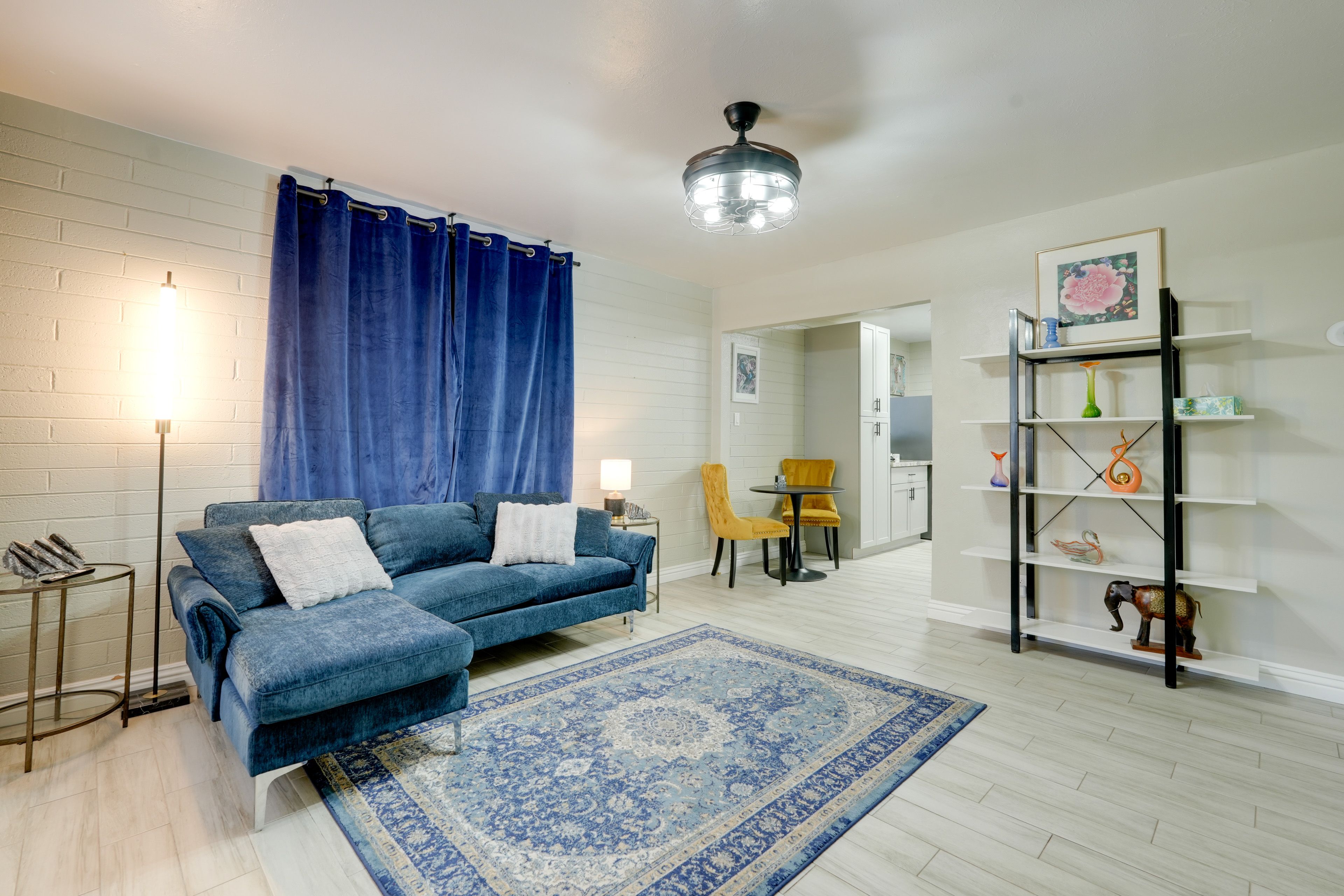 Living Room | Free WiFi | Central A/C