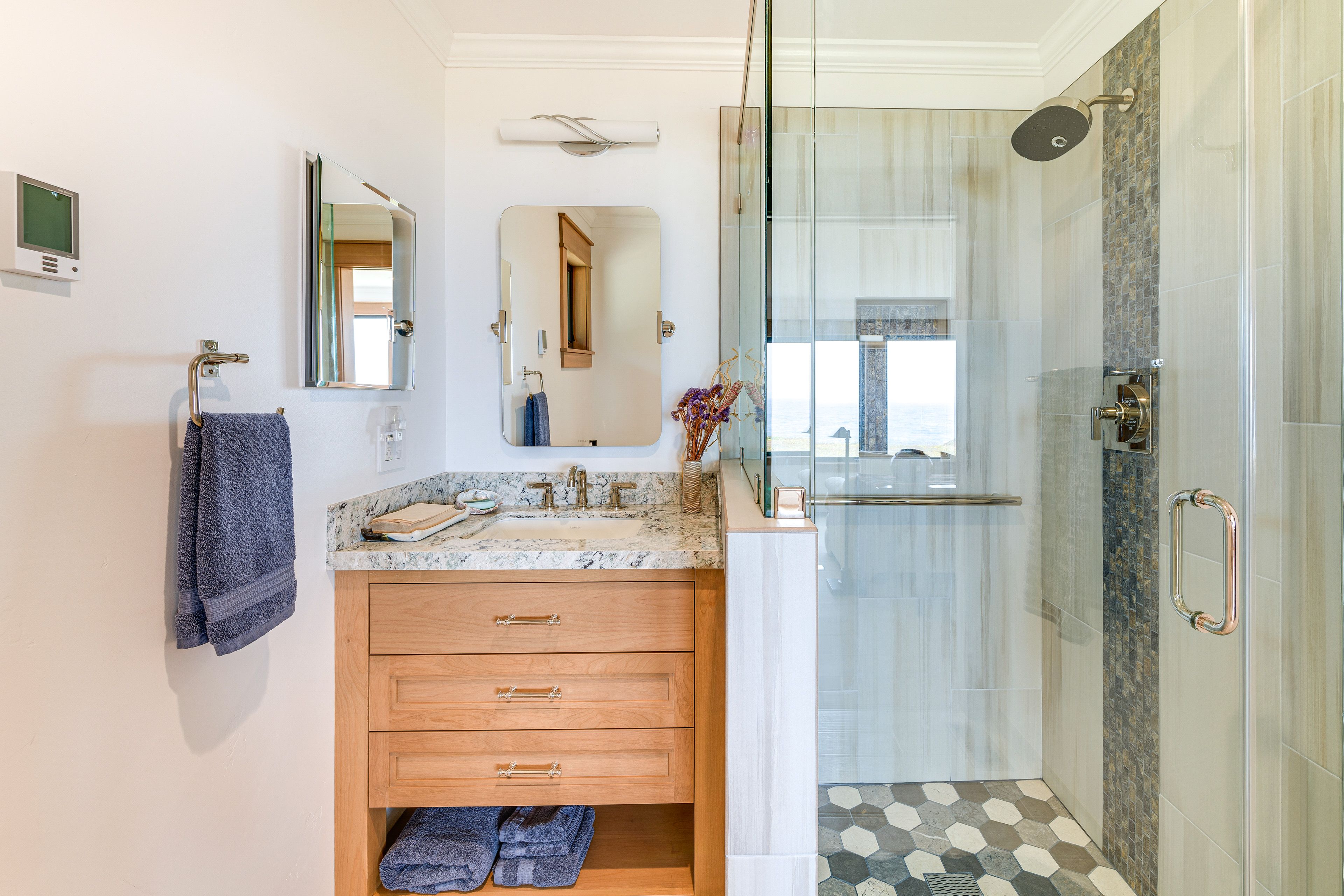 Full Bathroom | Towels Provided