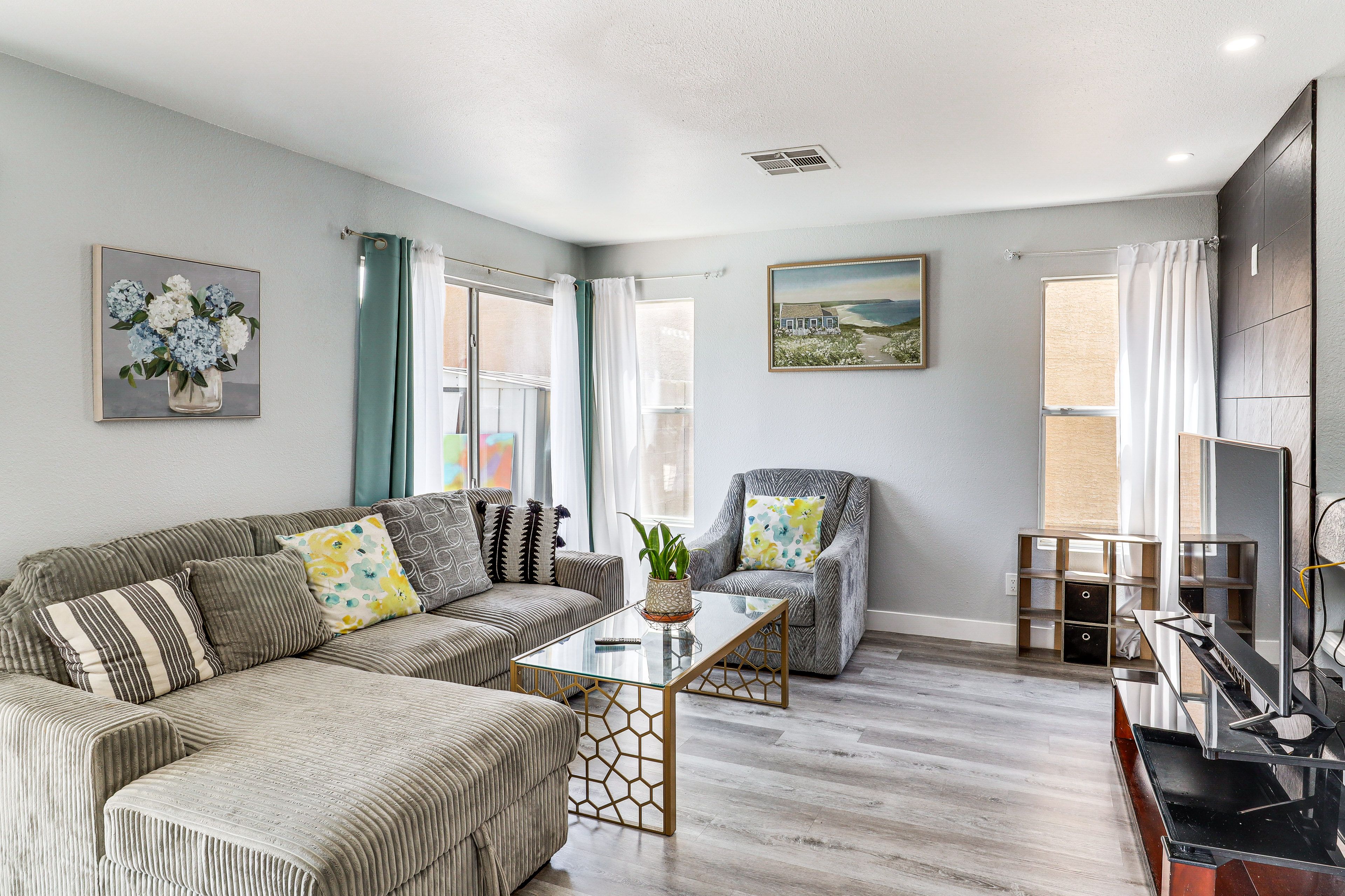 Living Room | 1st Floor | Smart TV