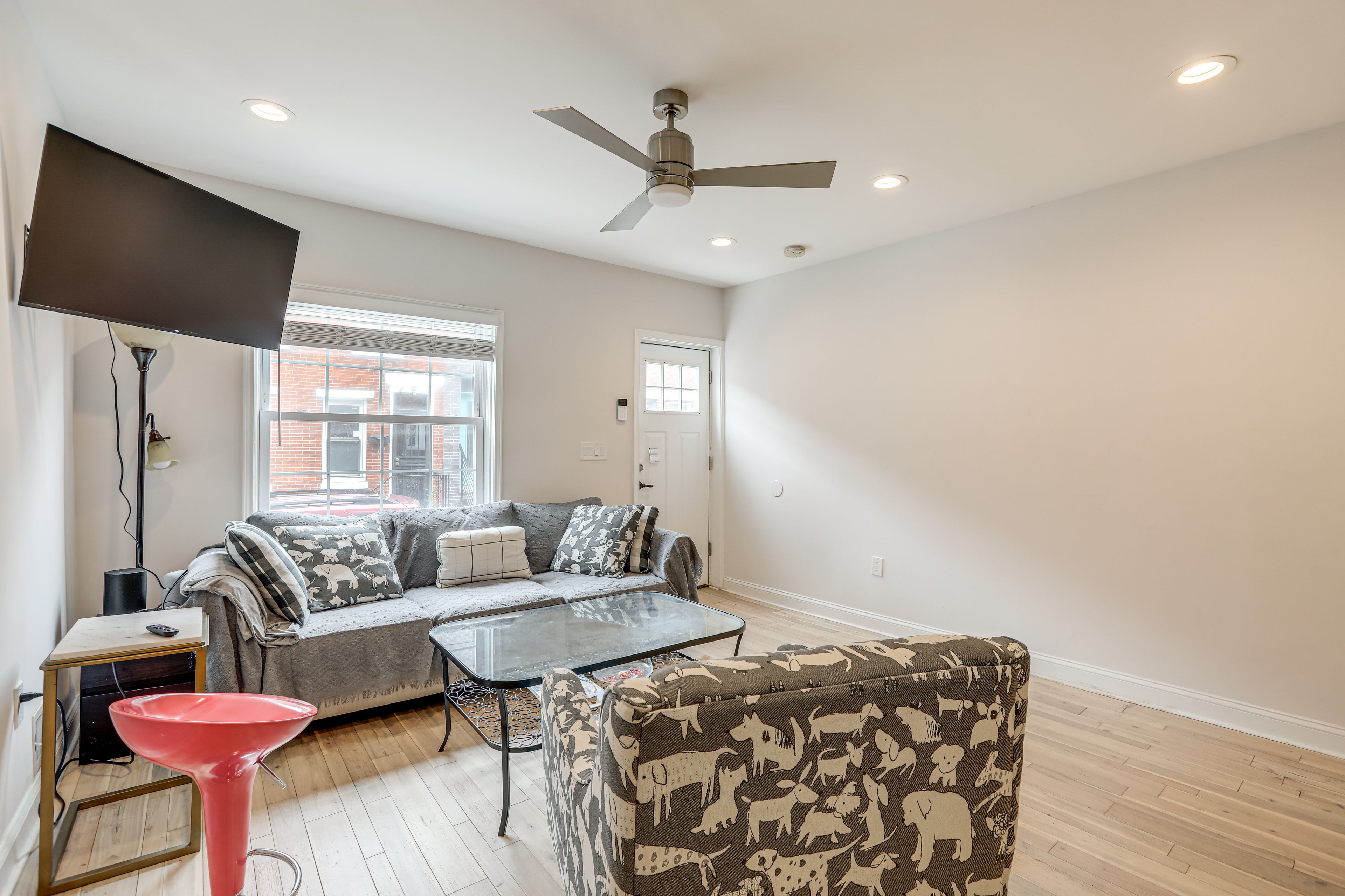 Living Room | 1st Floor | Smart TV