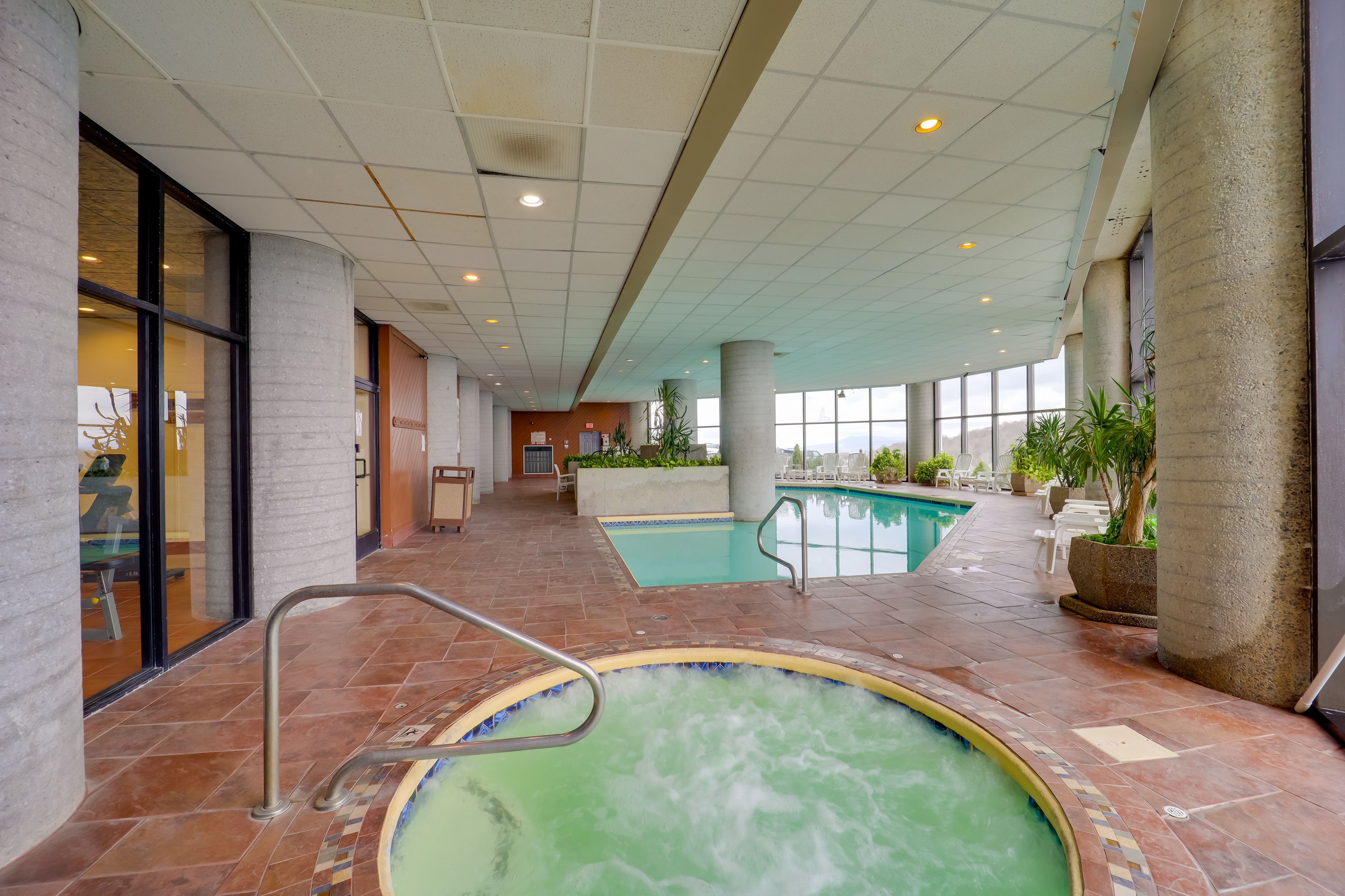 Sugar Top Resort | Community Pool & Hot Tub