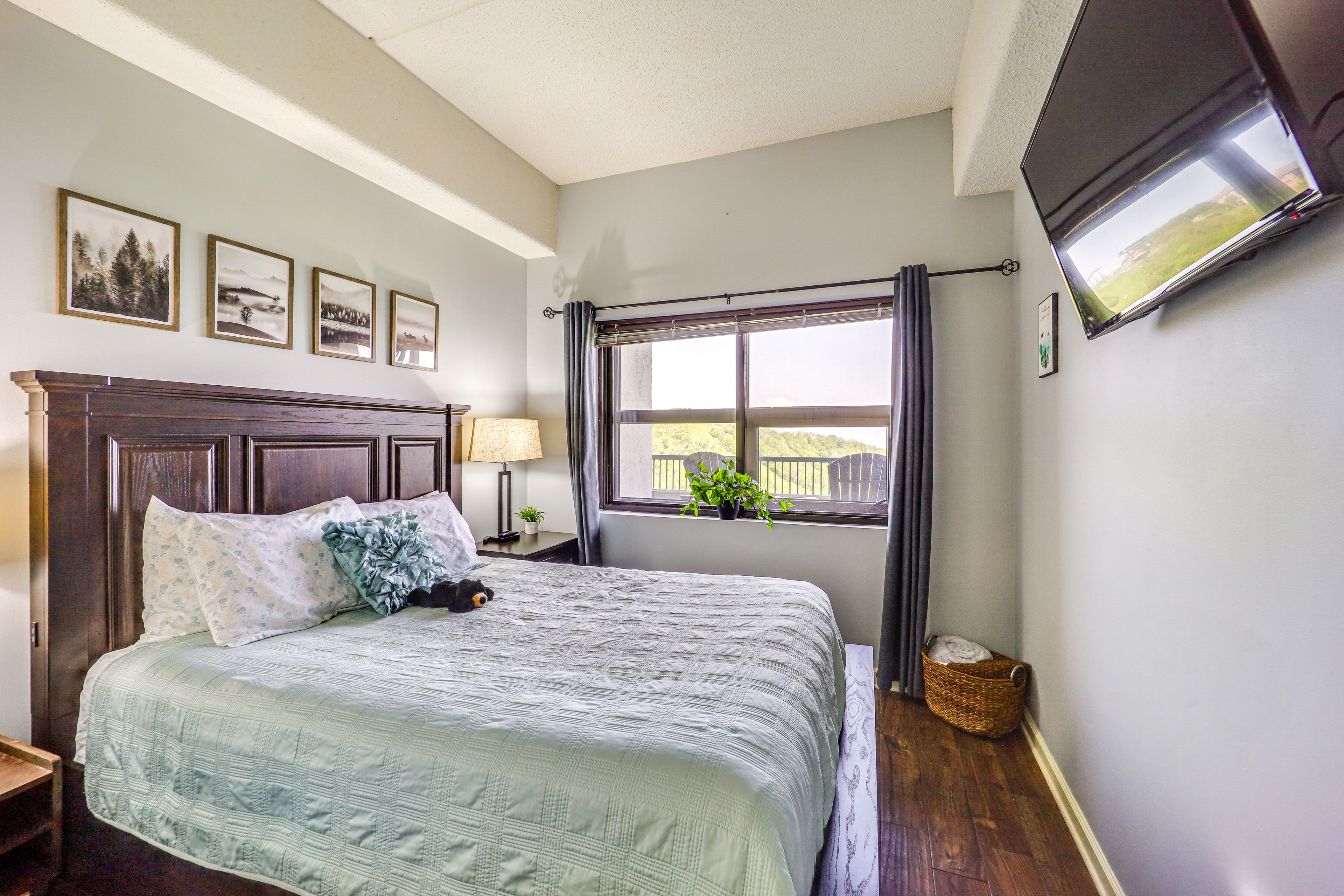Bedroom 2 | Queen Bed | Linens Provided