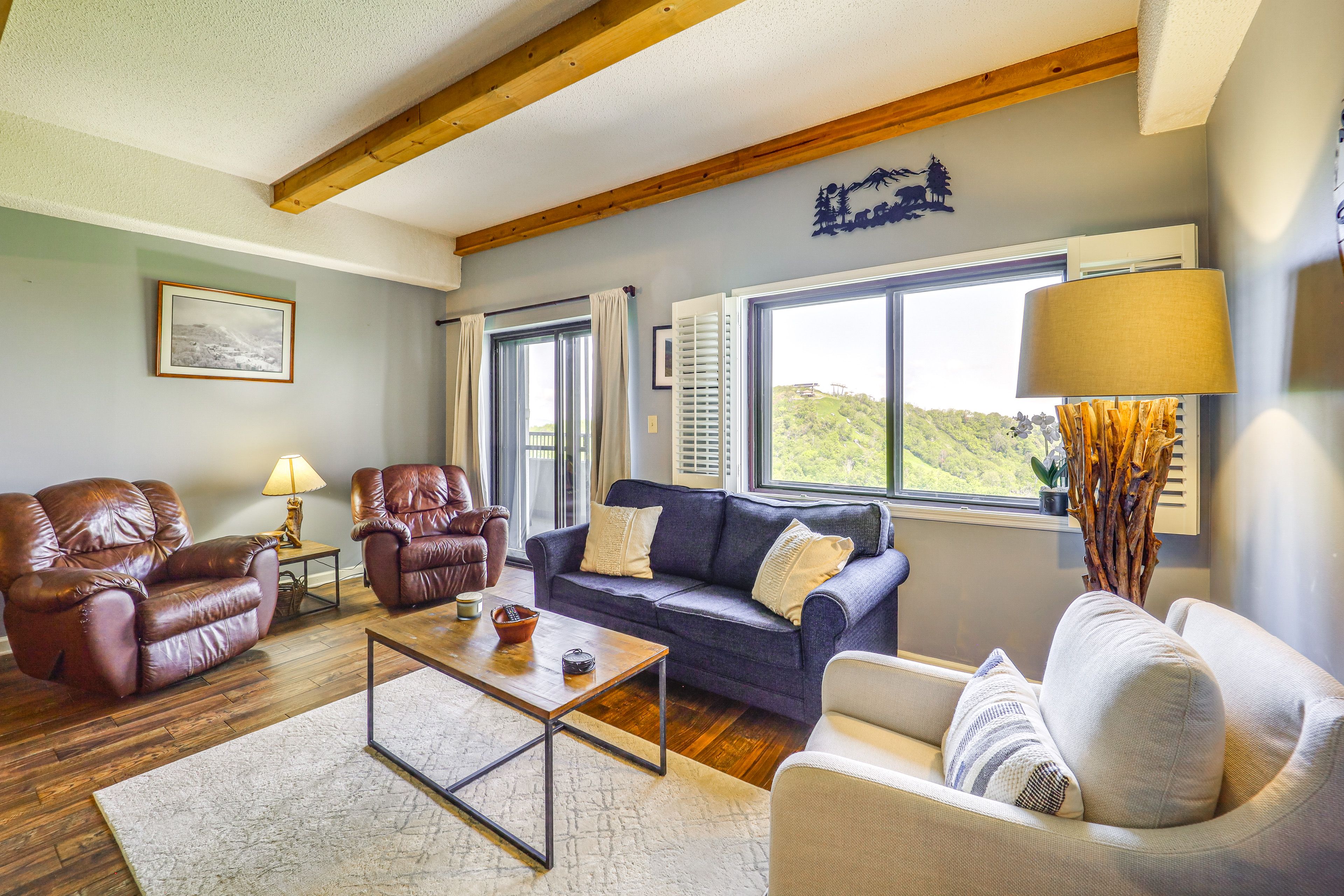 Living Room | Queen Sleeper Sofa | Single-Story Unit | 7th-Floor Condo