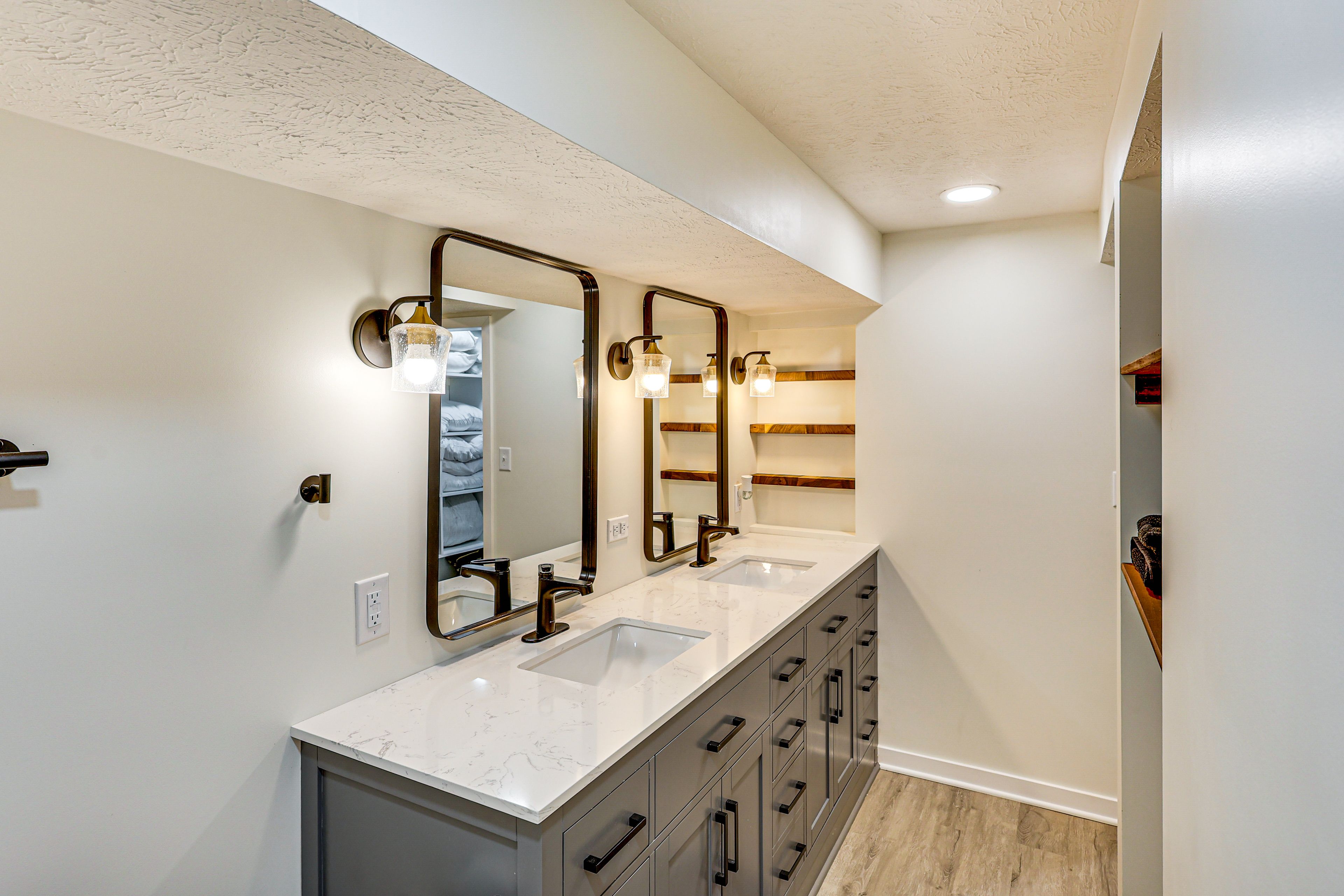 Bathroom | Lower Floor