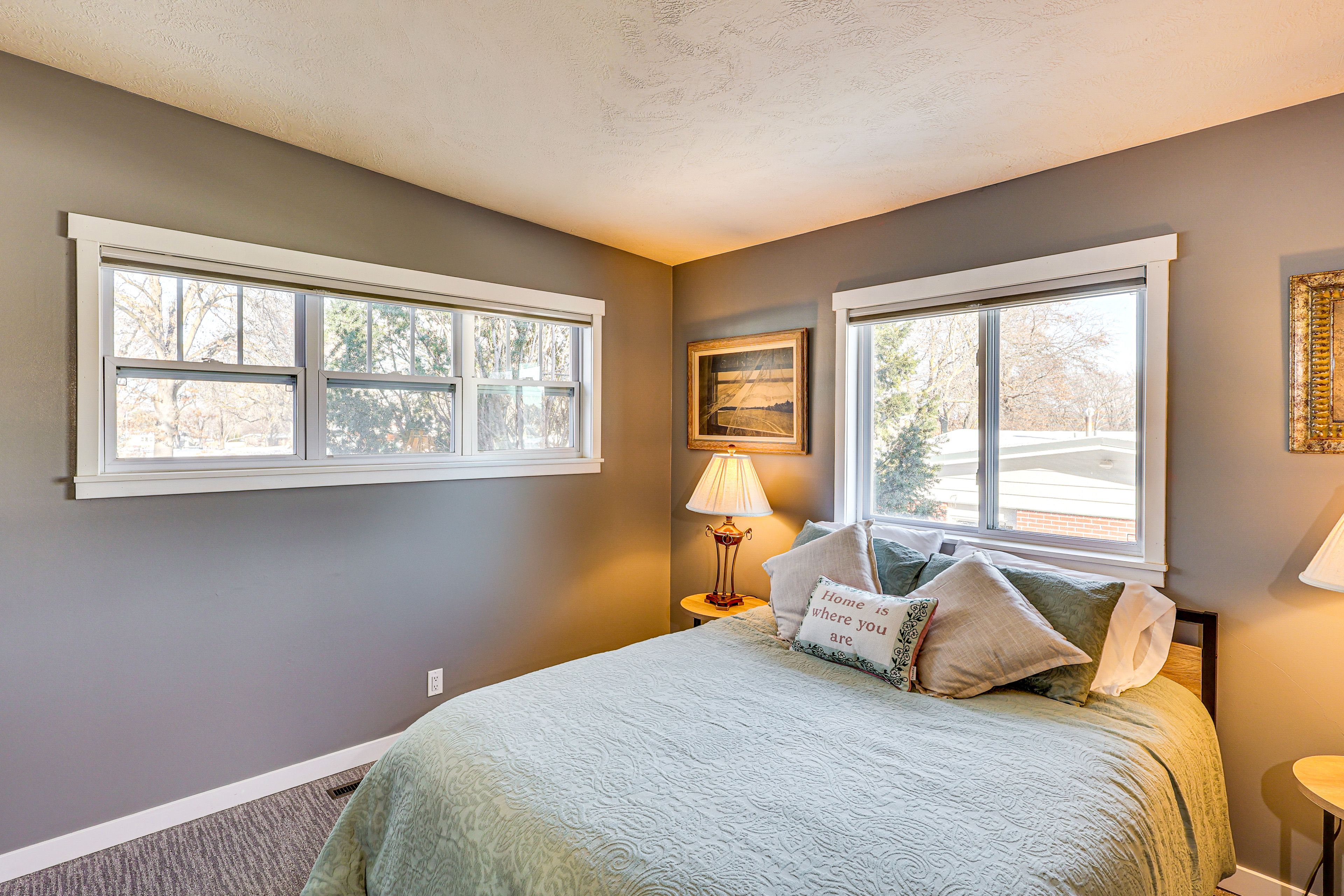 Bedroom 2 | Queen Bed | Main Floor