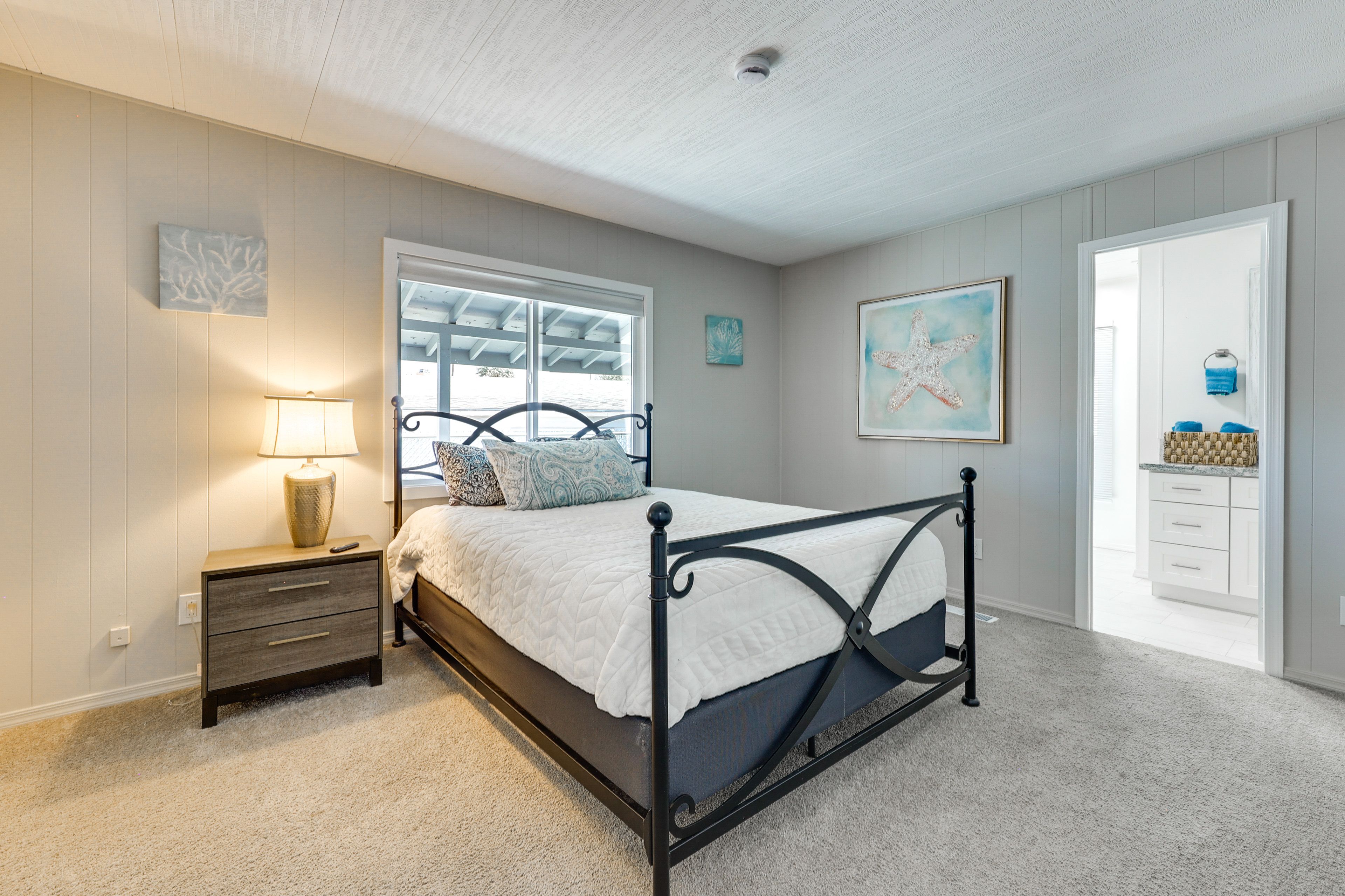 Bedroom 1 | King Bed | Linens