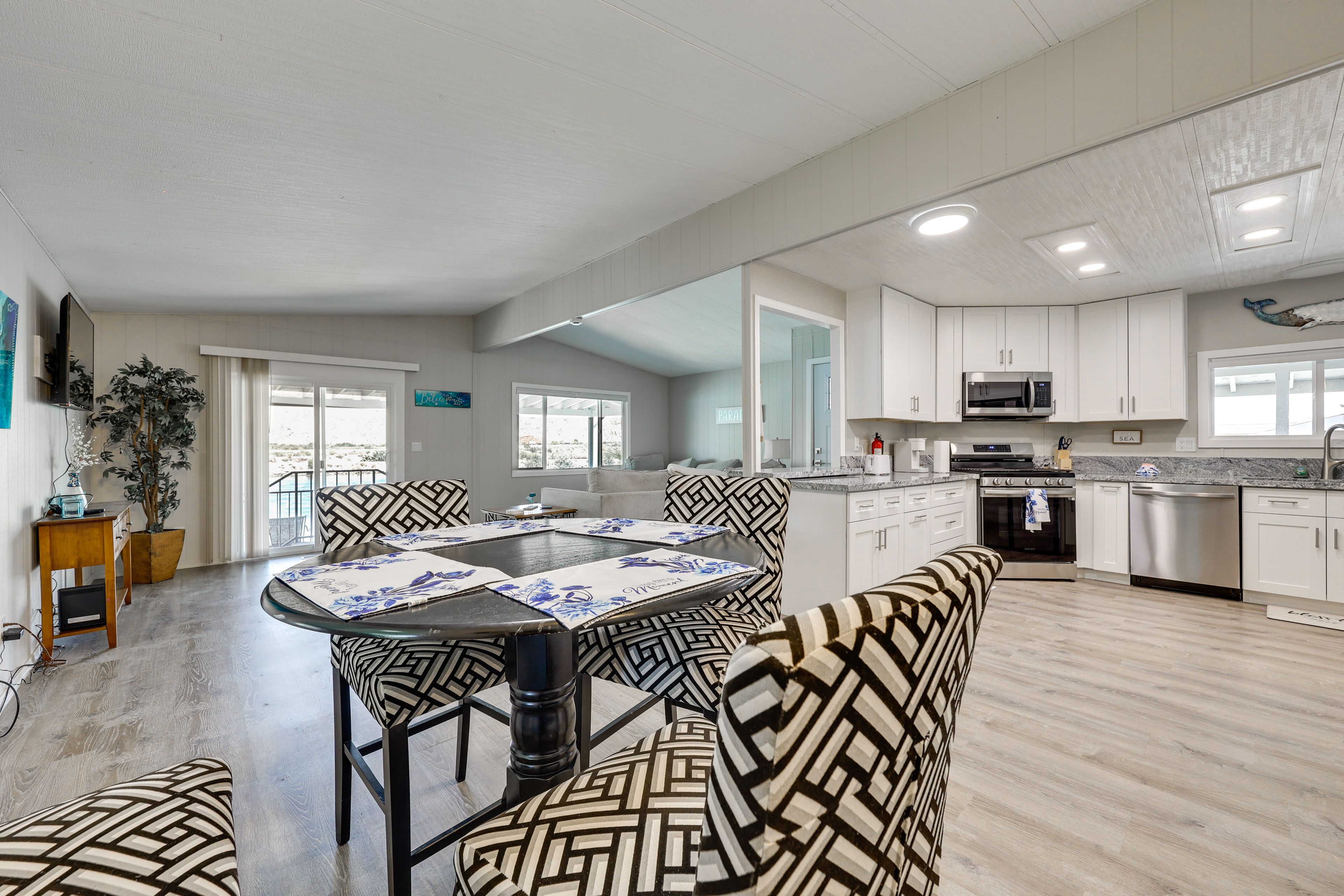 House Interior | Full Kitchen | Dining Area | River Views