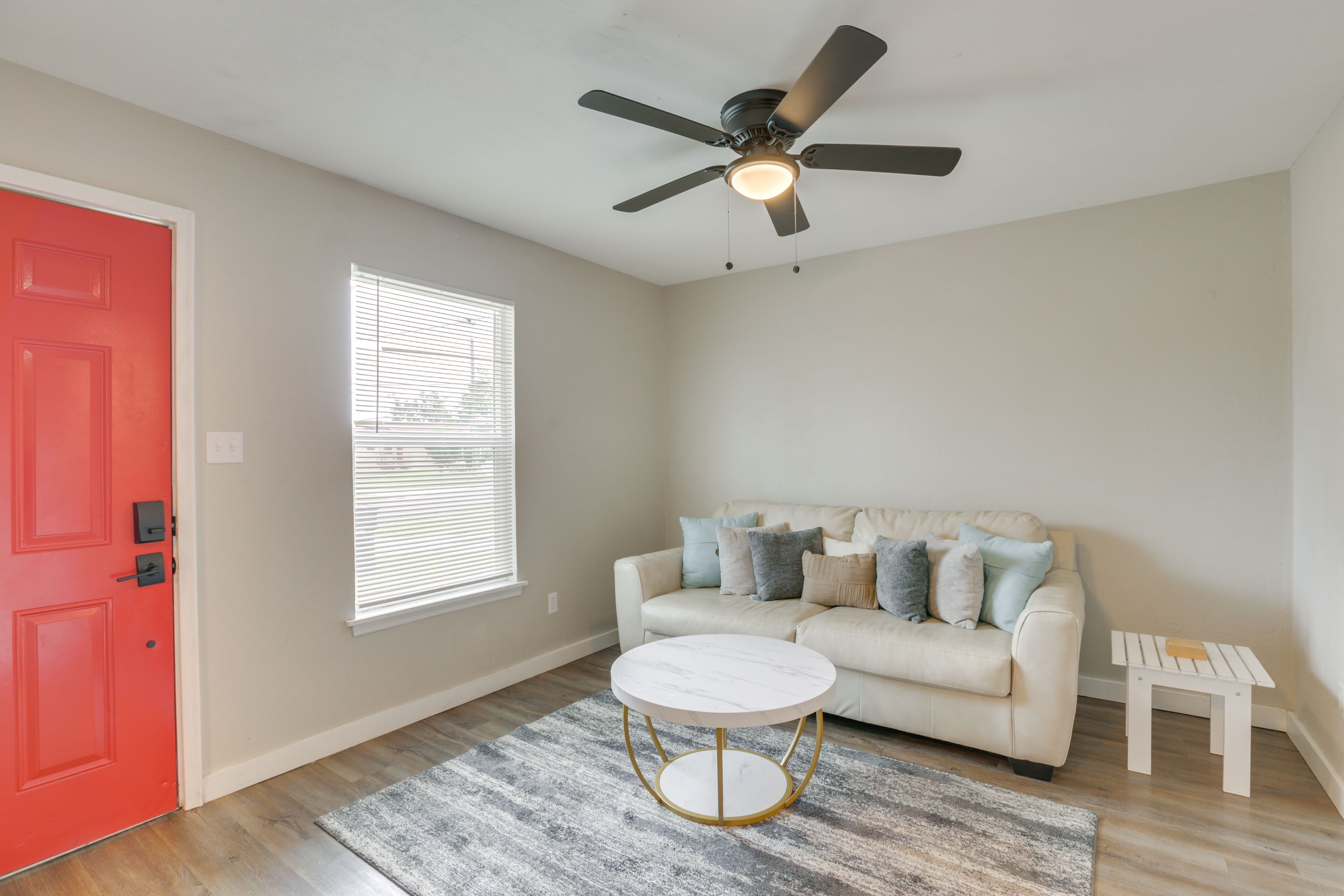 Living Room | Smart TV