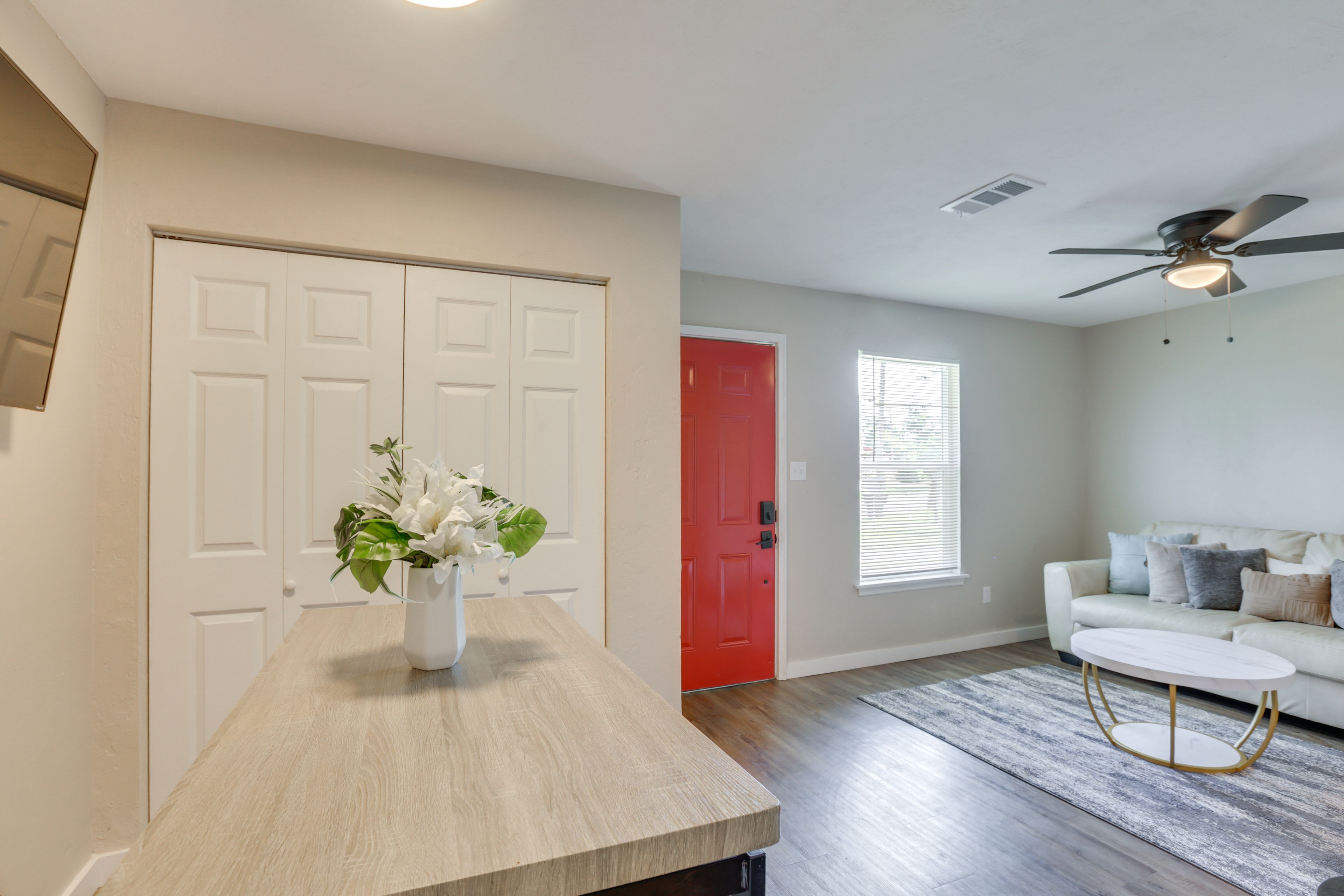 Dining Table | Dishware/Flatware Provided
