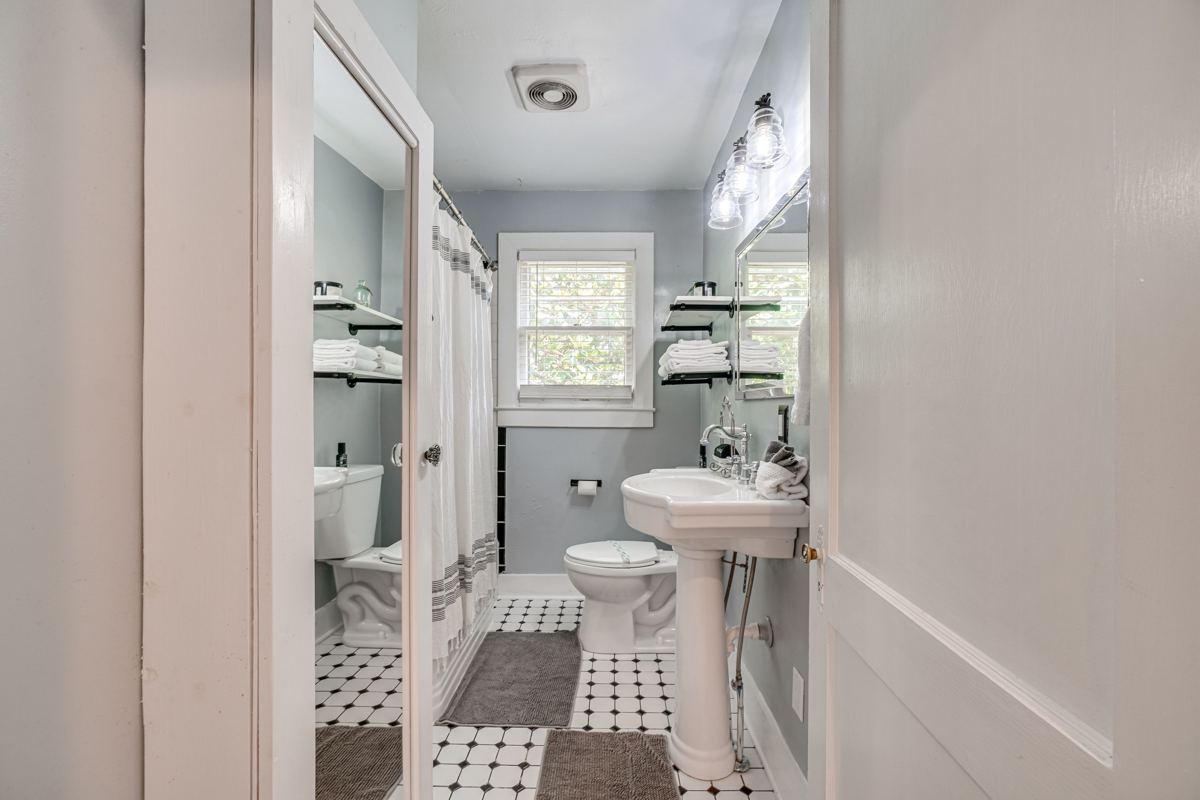 Full Bathroom | Towels Provided | Complimentary Toiletries | Hair Dryer
