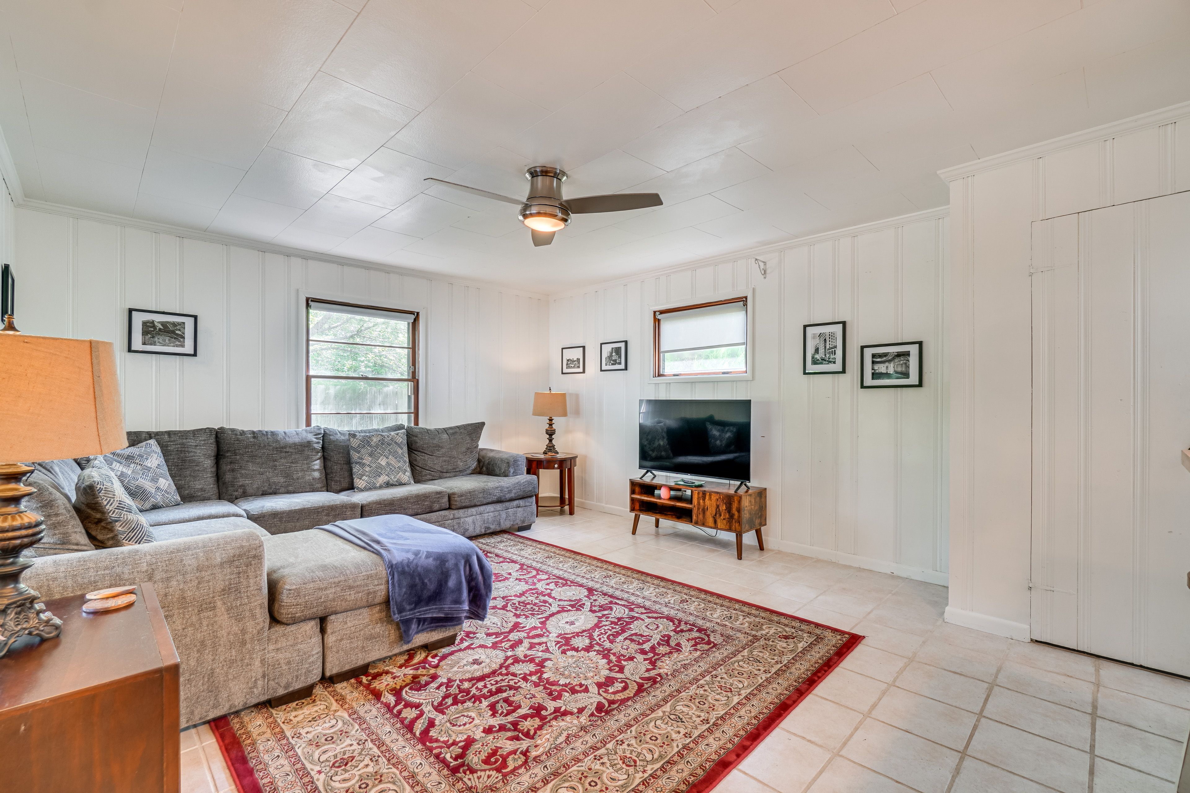 Den | Smart TV | Free WiFi | Central Heating & A/C