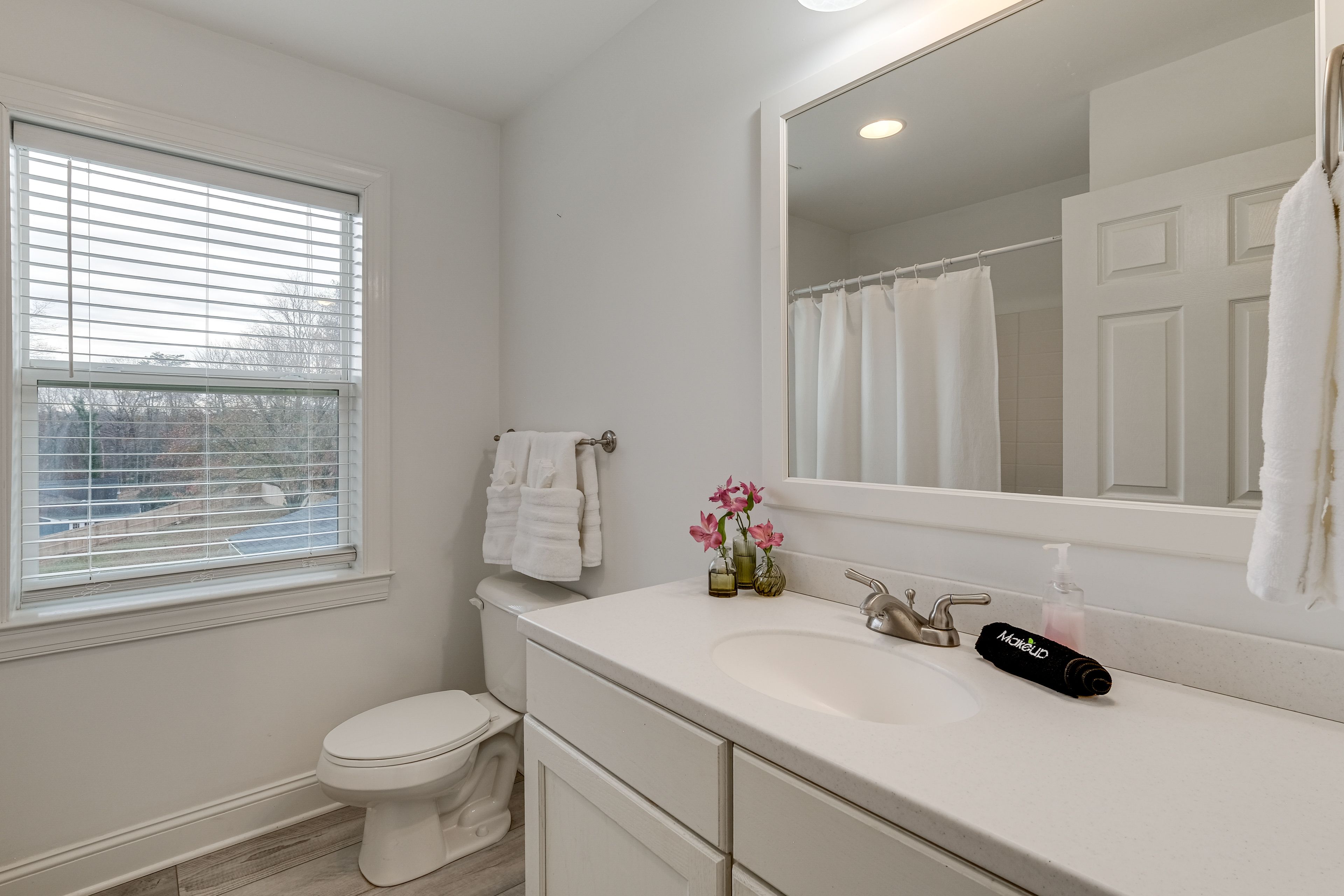 Full Bathroom | 2nd Floor