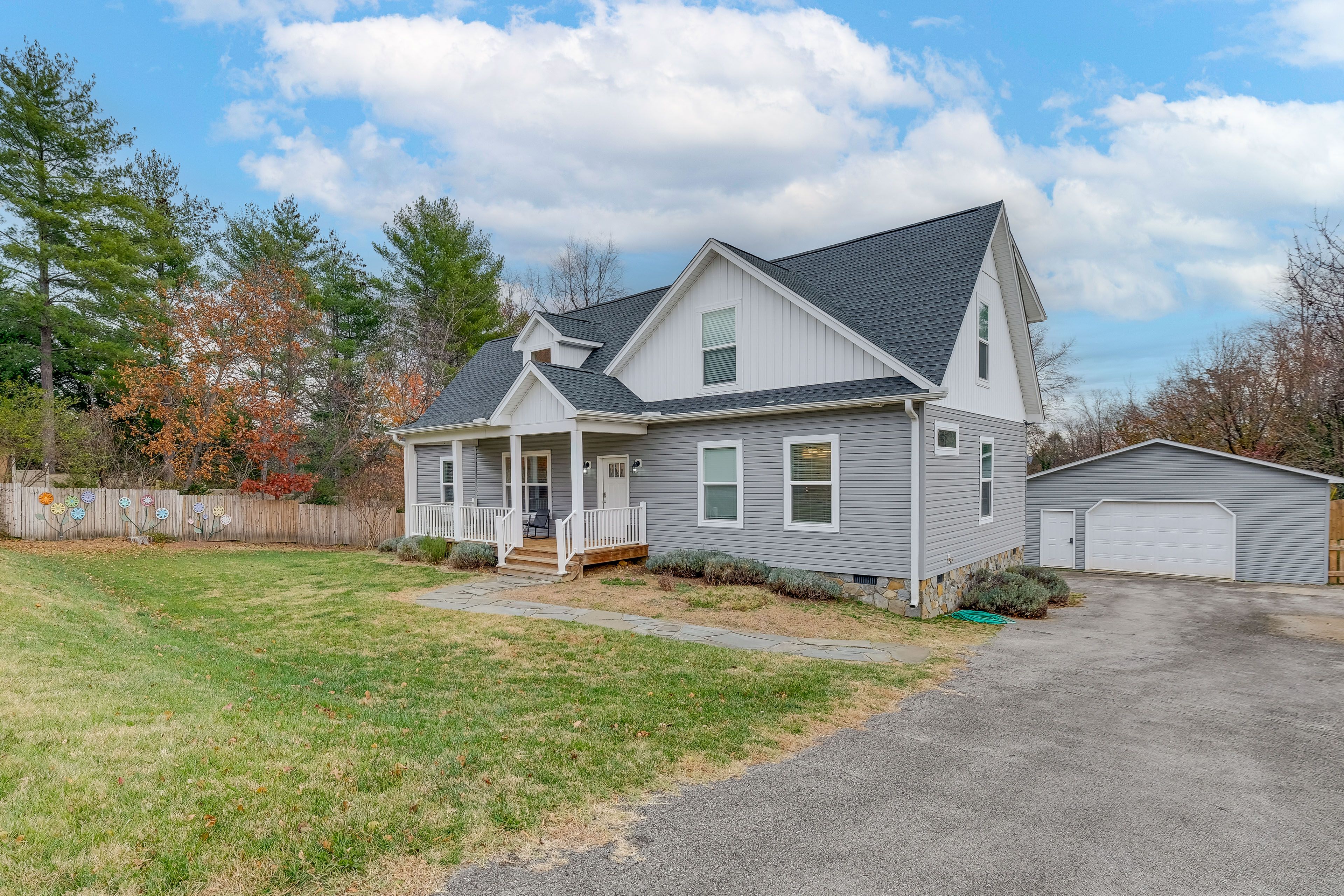 Parking | Driveway (3 Vehicles)