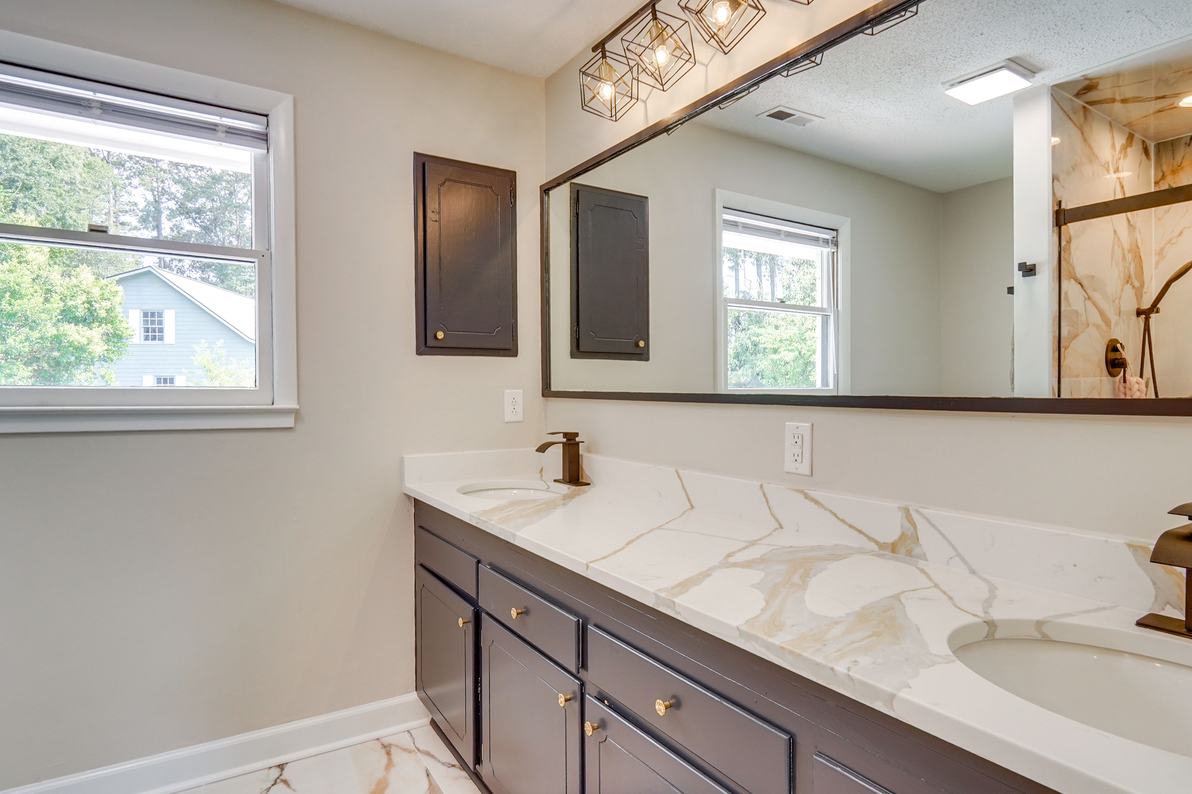 Full Bathroom | 2nd Floor