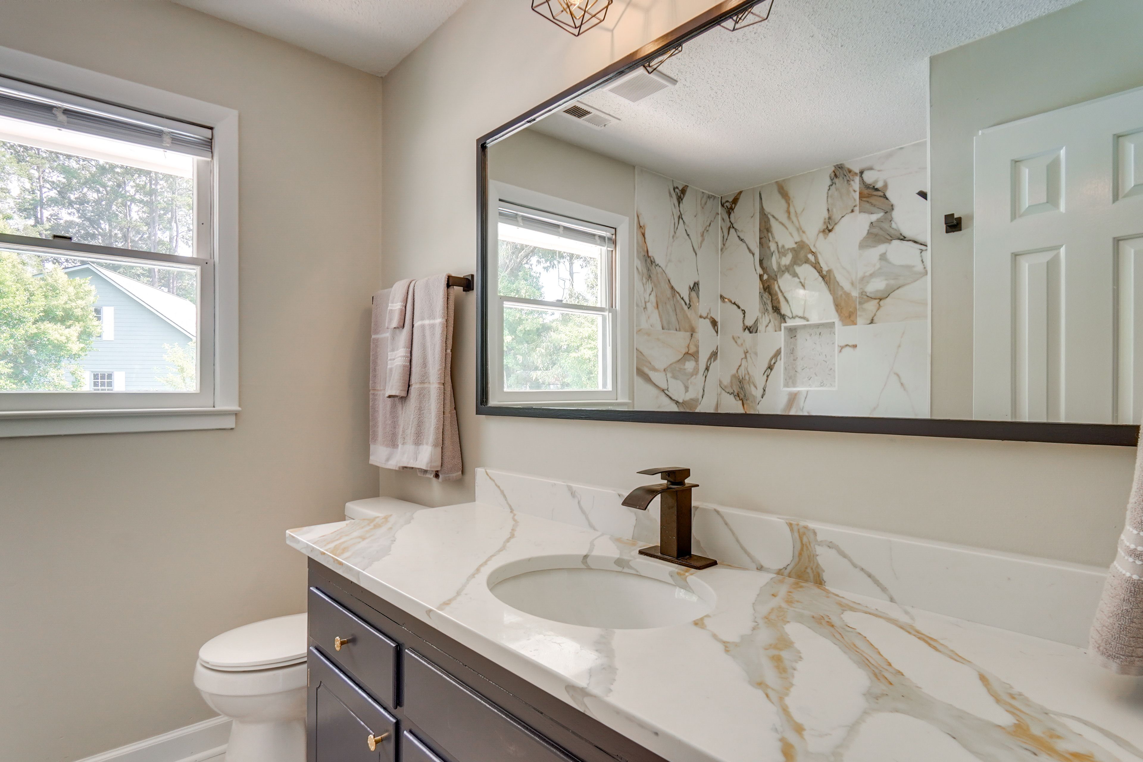 Full Bathroom | 2nd Floor