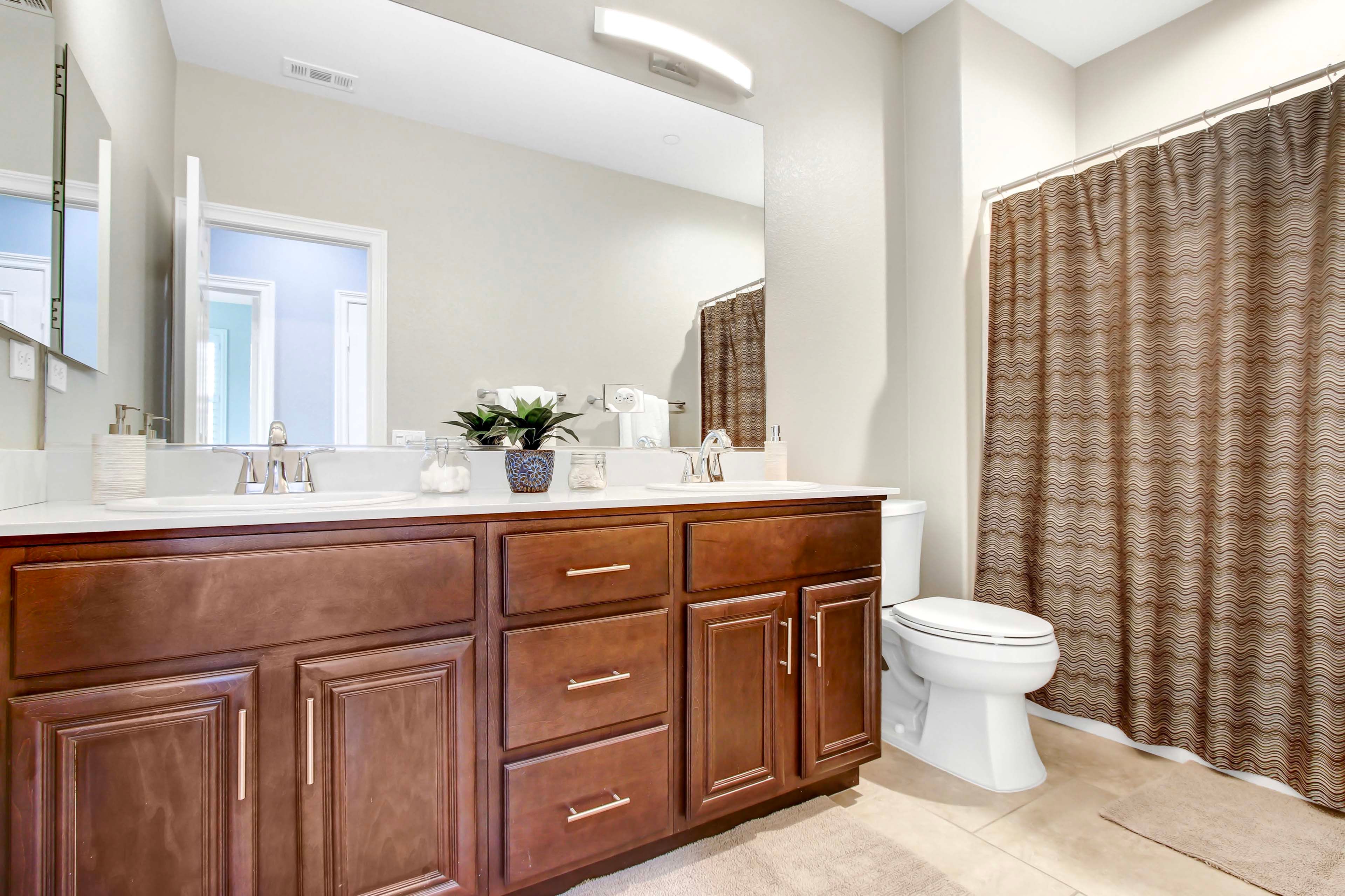 Full Bathroom | Complimentary Toiletries | Hair Dryer