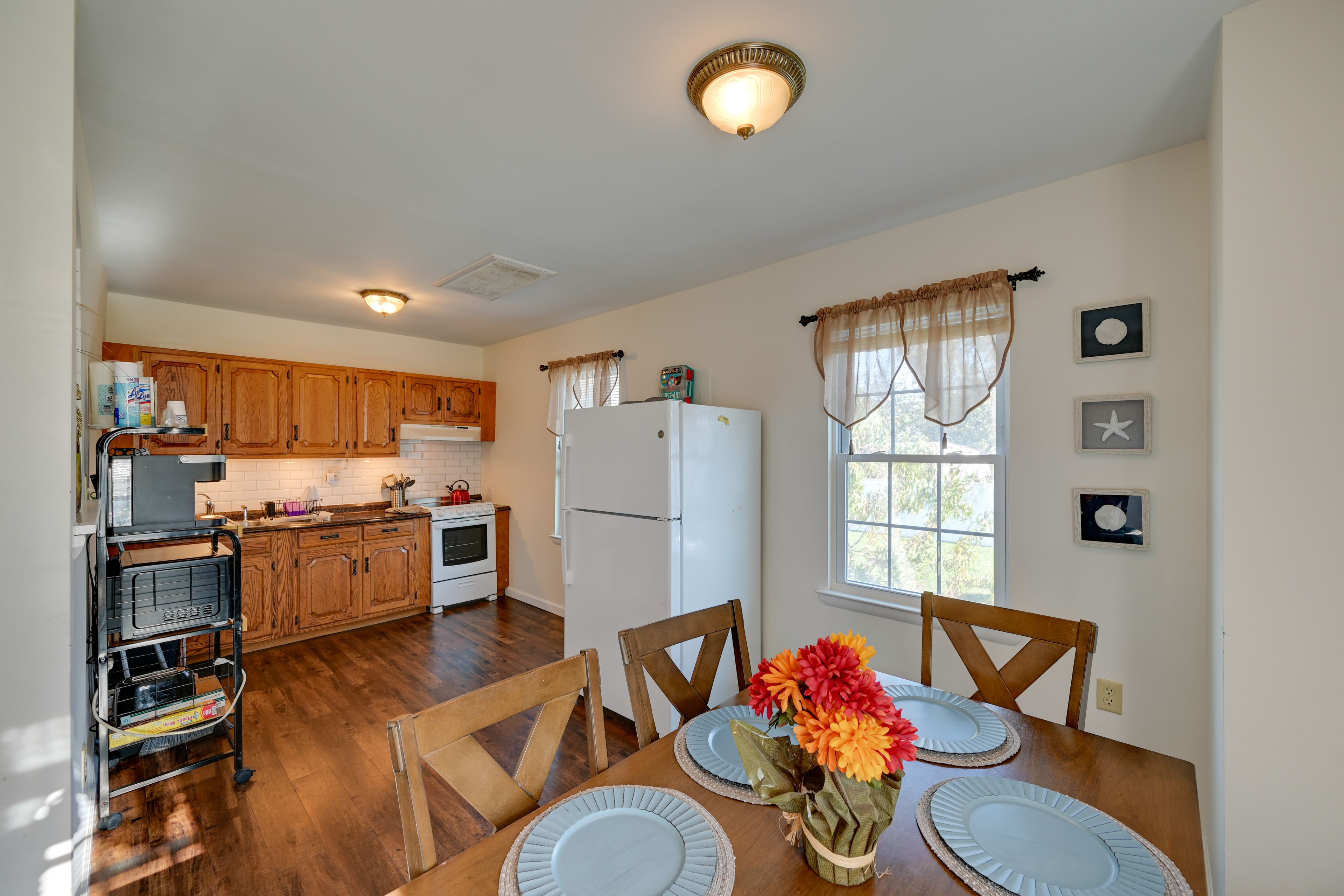 Dining Area | Dishware/Flatware