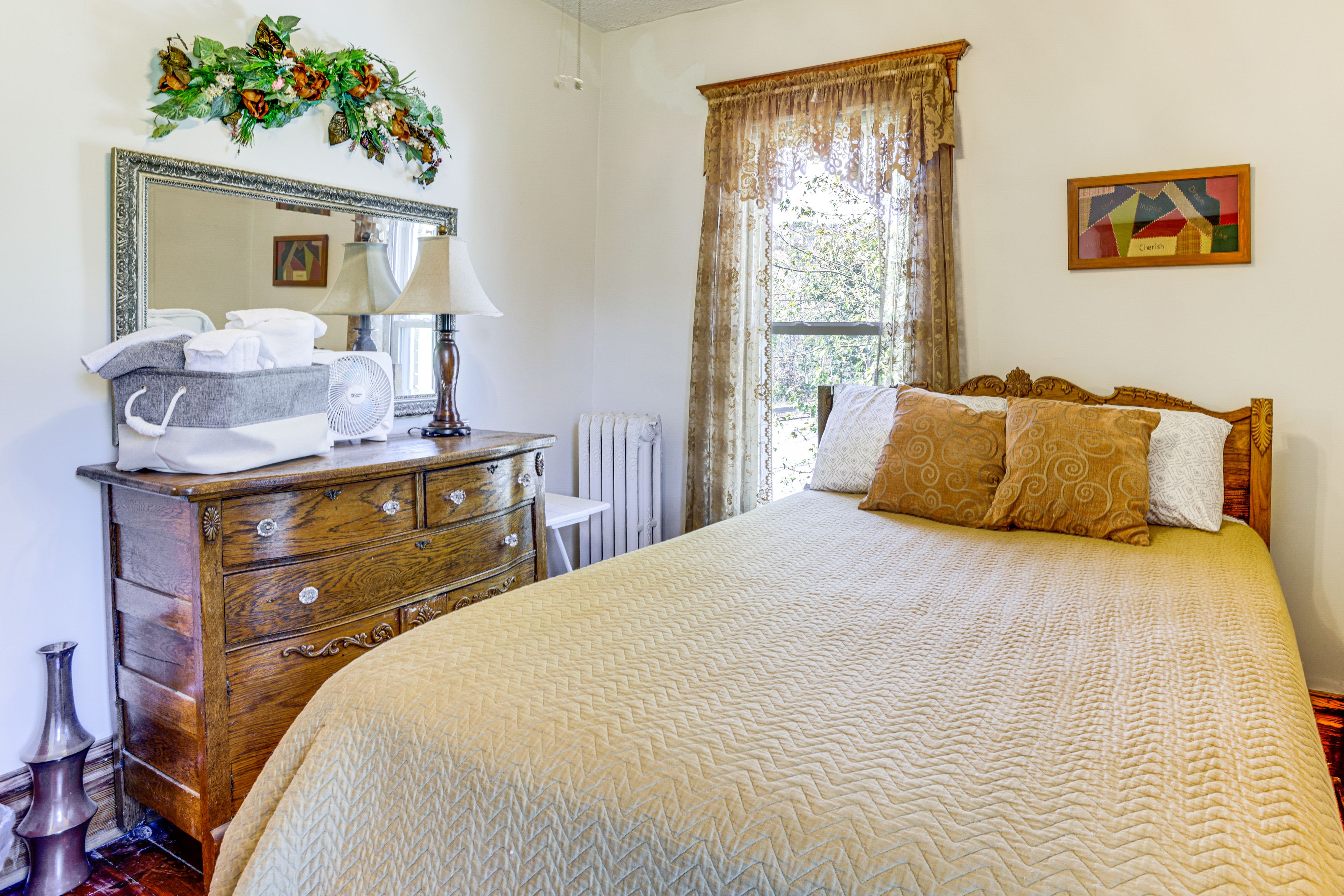 Bedroom 4 | 2nd Floor | Queen Bed