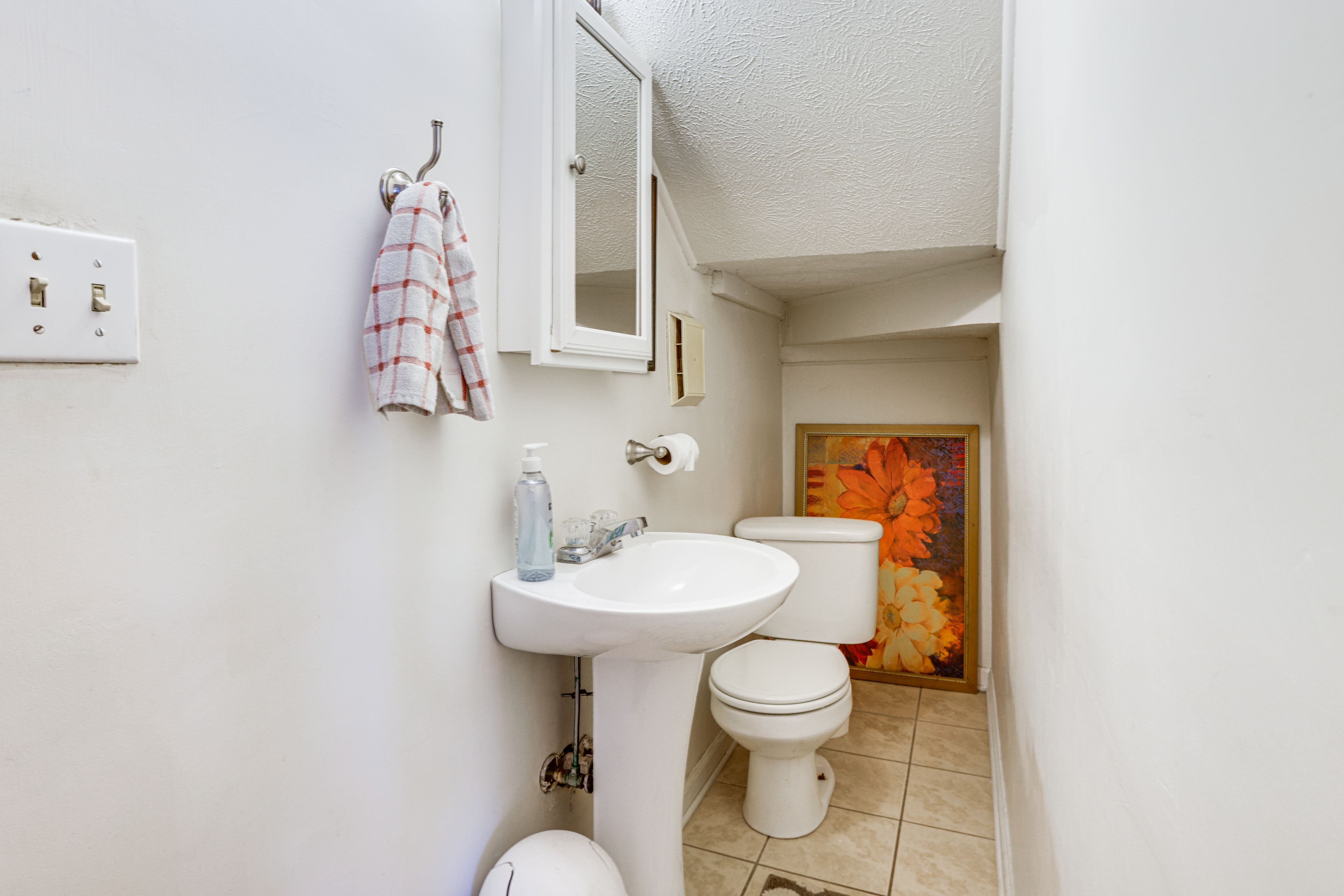 Half Bathroom | 1st Floor