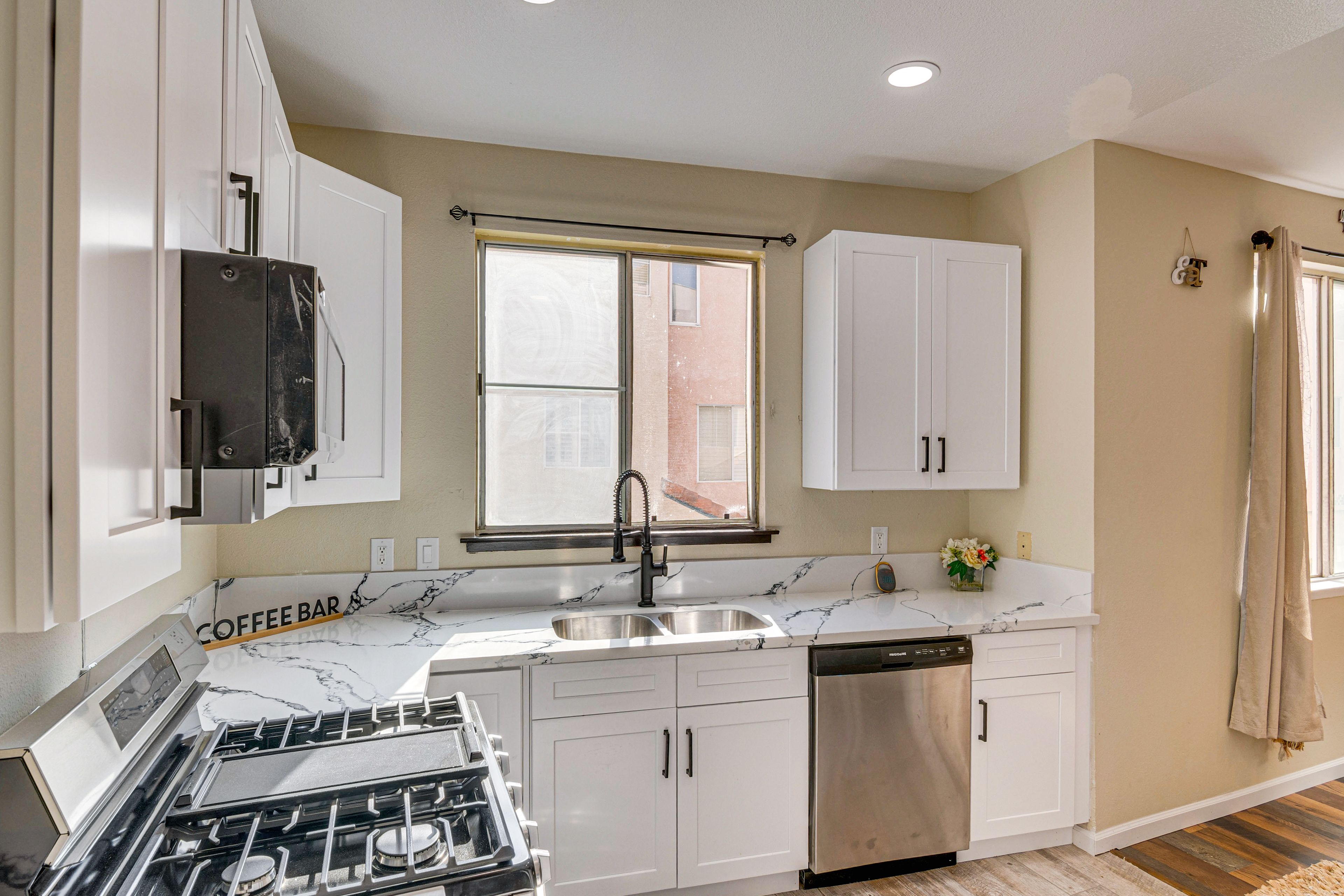 Kitchen | 2nd Floor | Coffee Maker | Toaster | Cooking Basics