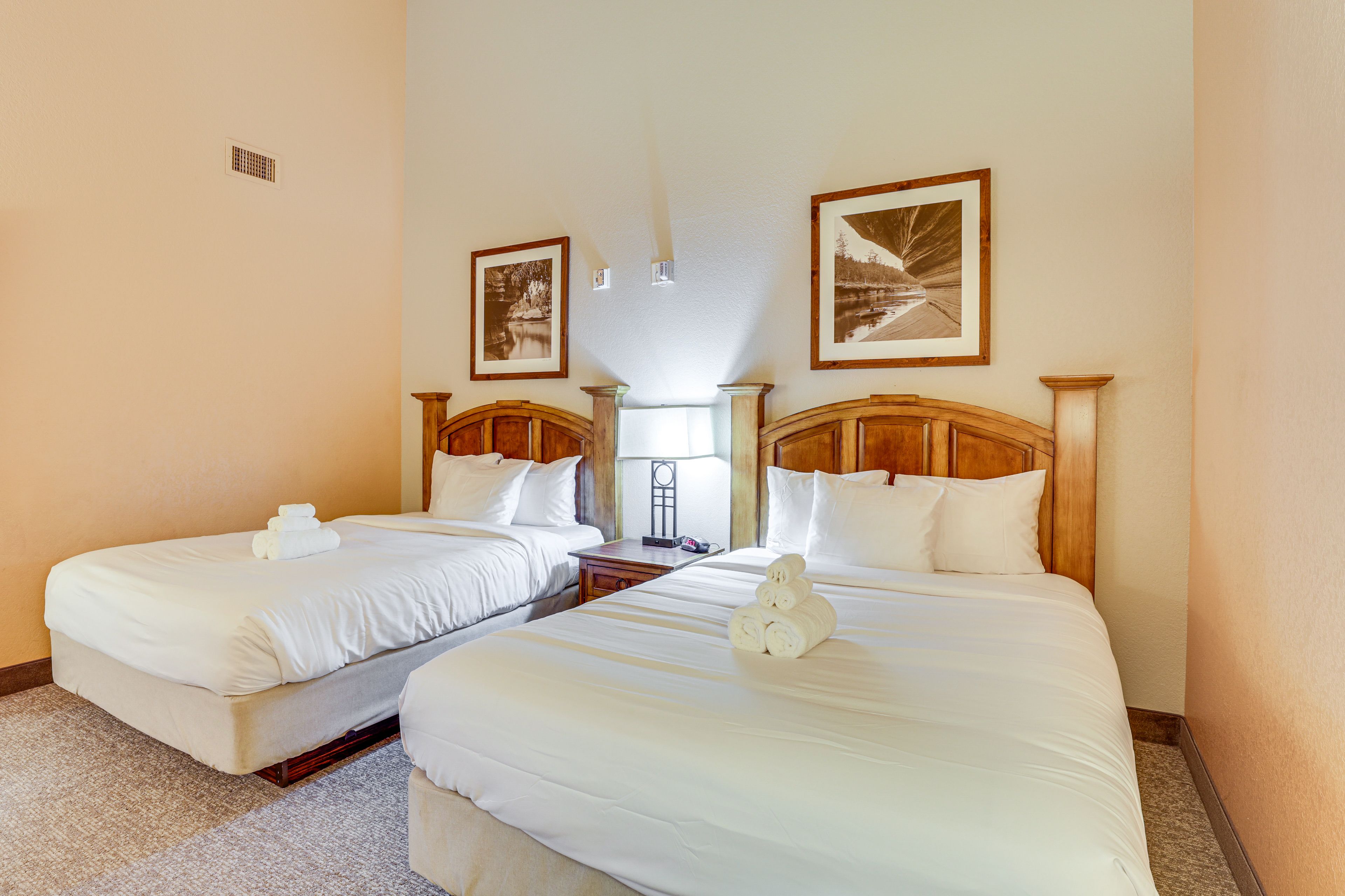 Bonus Room | 2 Queen Beds | Smart TV