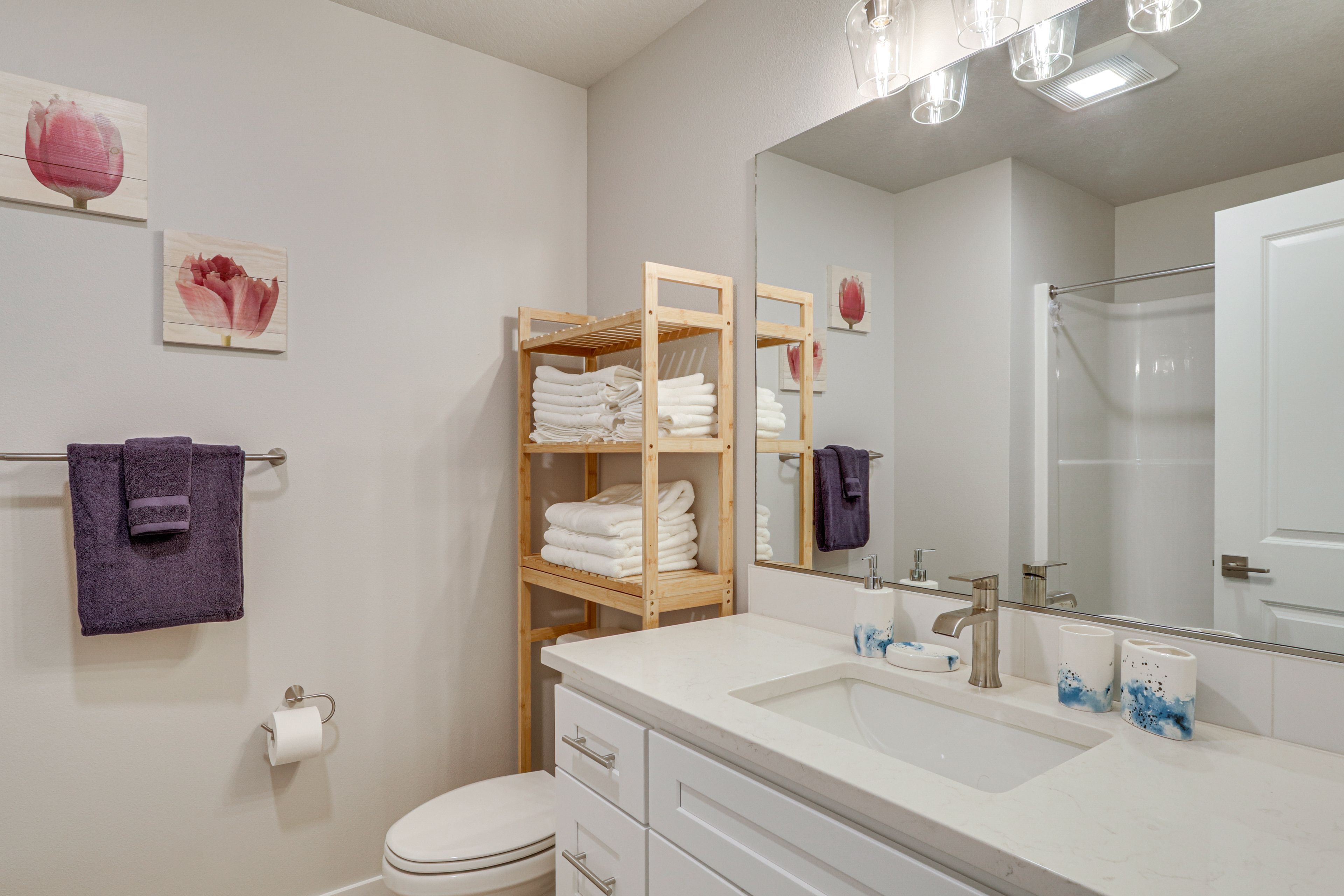 Full Bathroom | 3rd Floor
