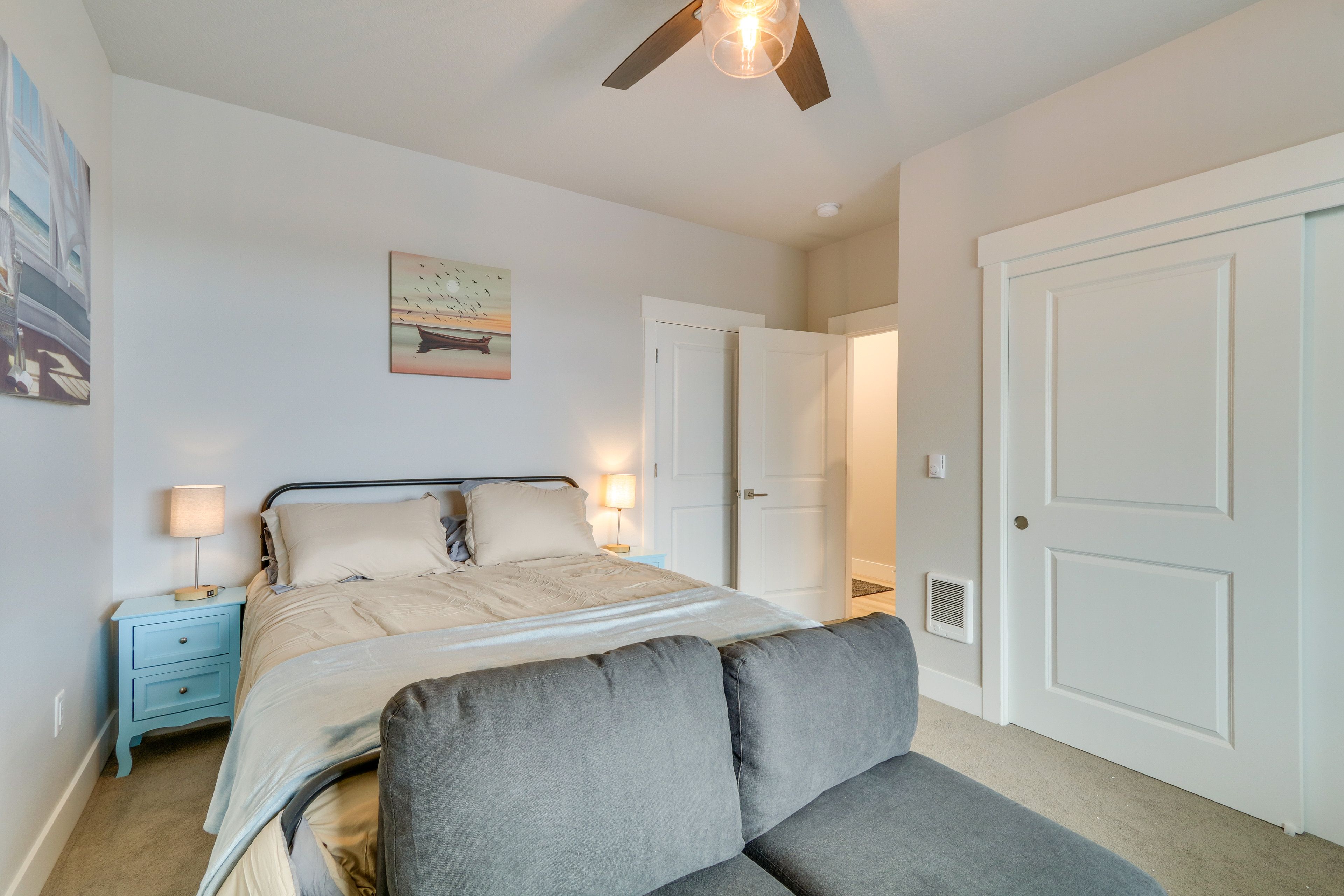 Bedroom 1 | 1st Floor | Queen Bed | Linens Provided