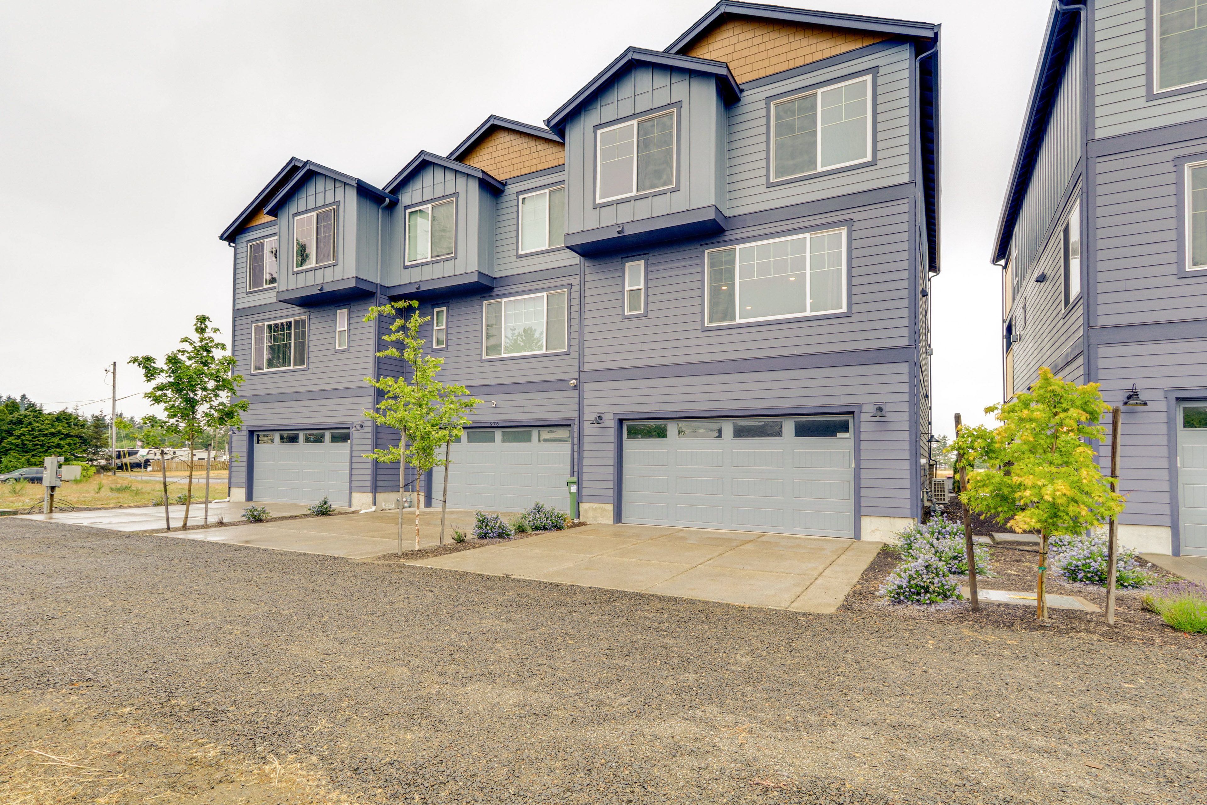 Parking | Garage (2 Vehicles) | Concrete Driveway (2 Vehicles)