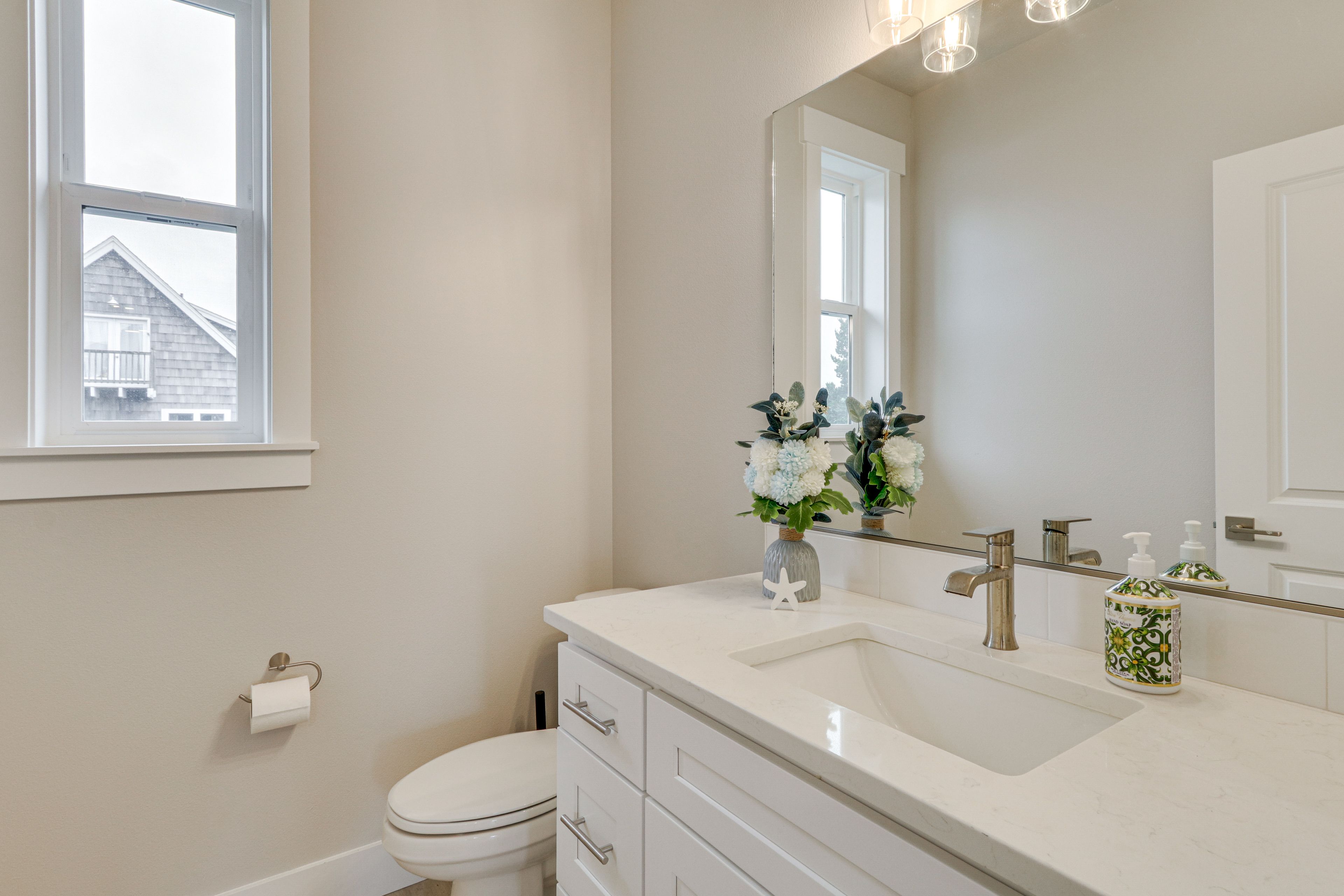 Full Bathroom | 3rd Floor