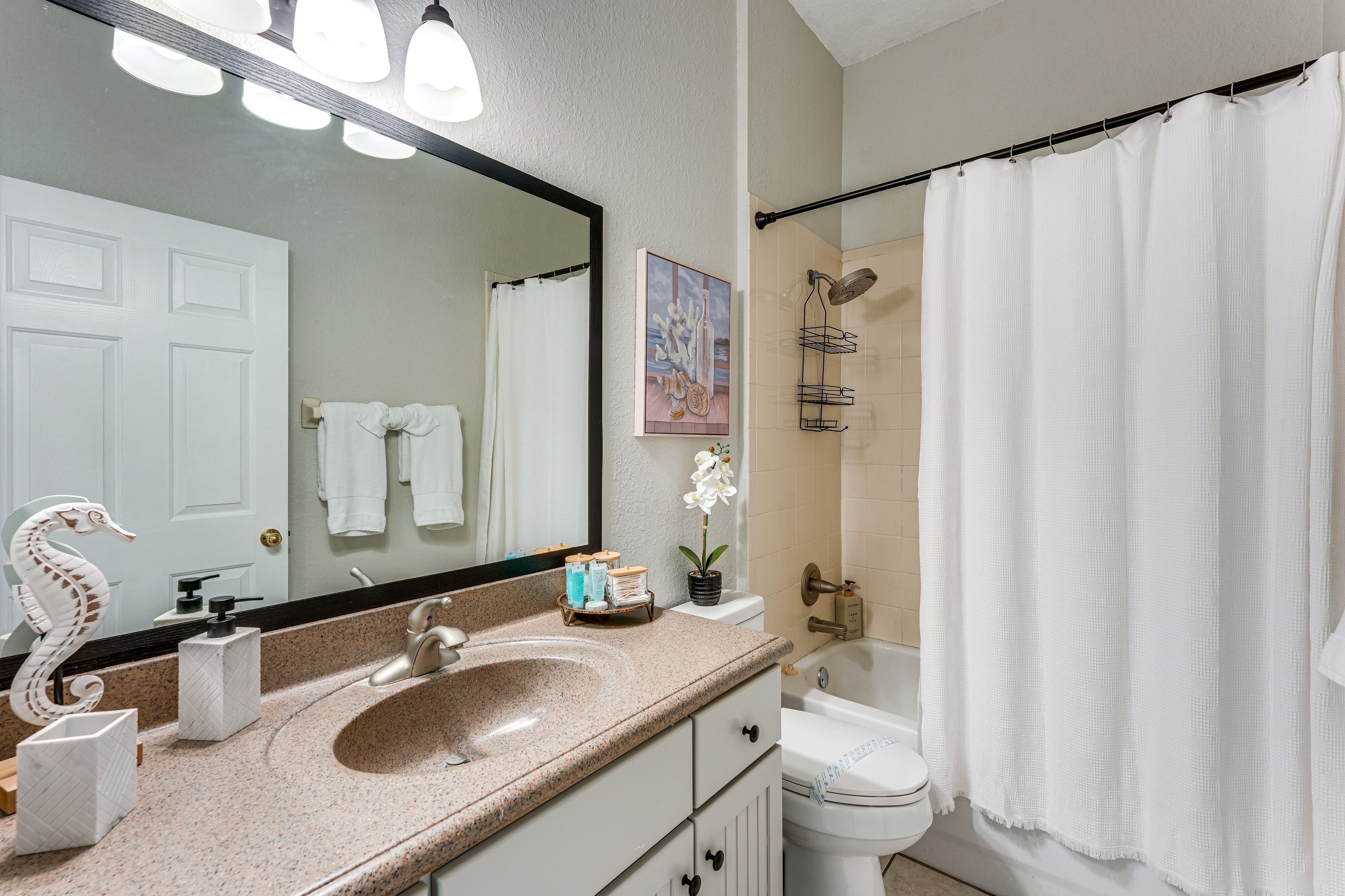 Full Bathroom | Complimentary Toiletries