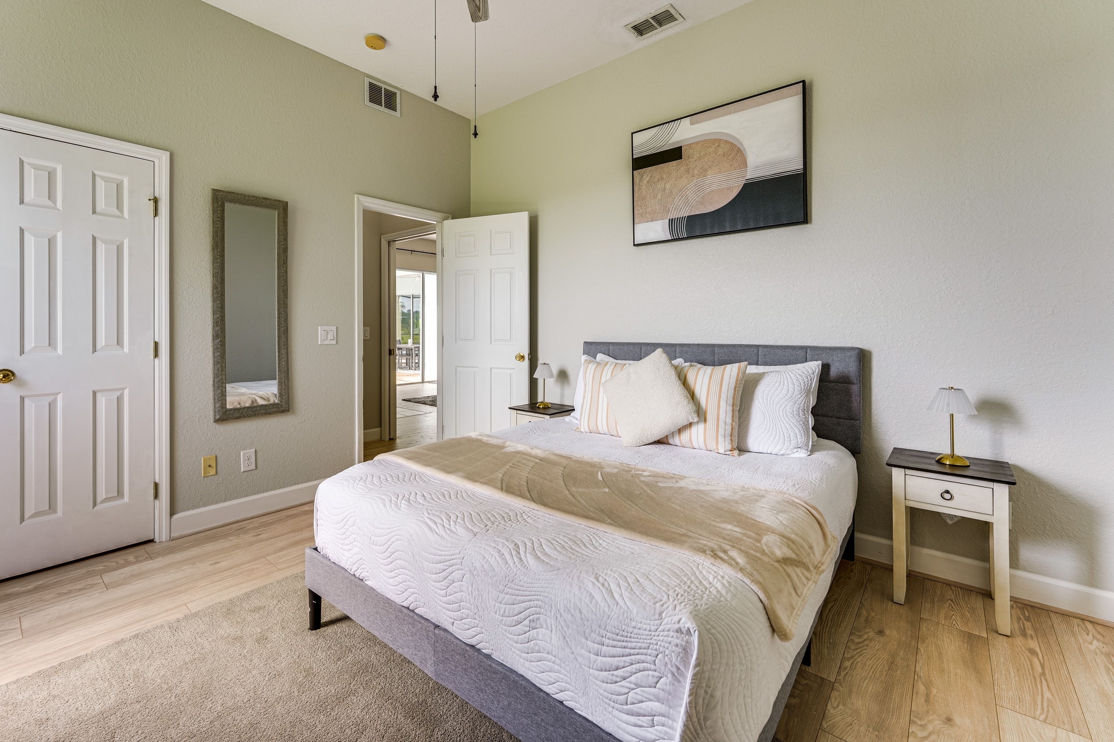 Bedroom 4 | Queen Bed | Smart TV