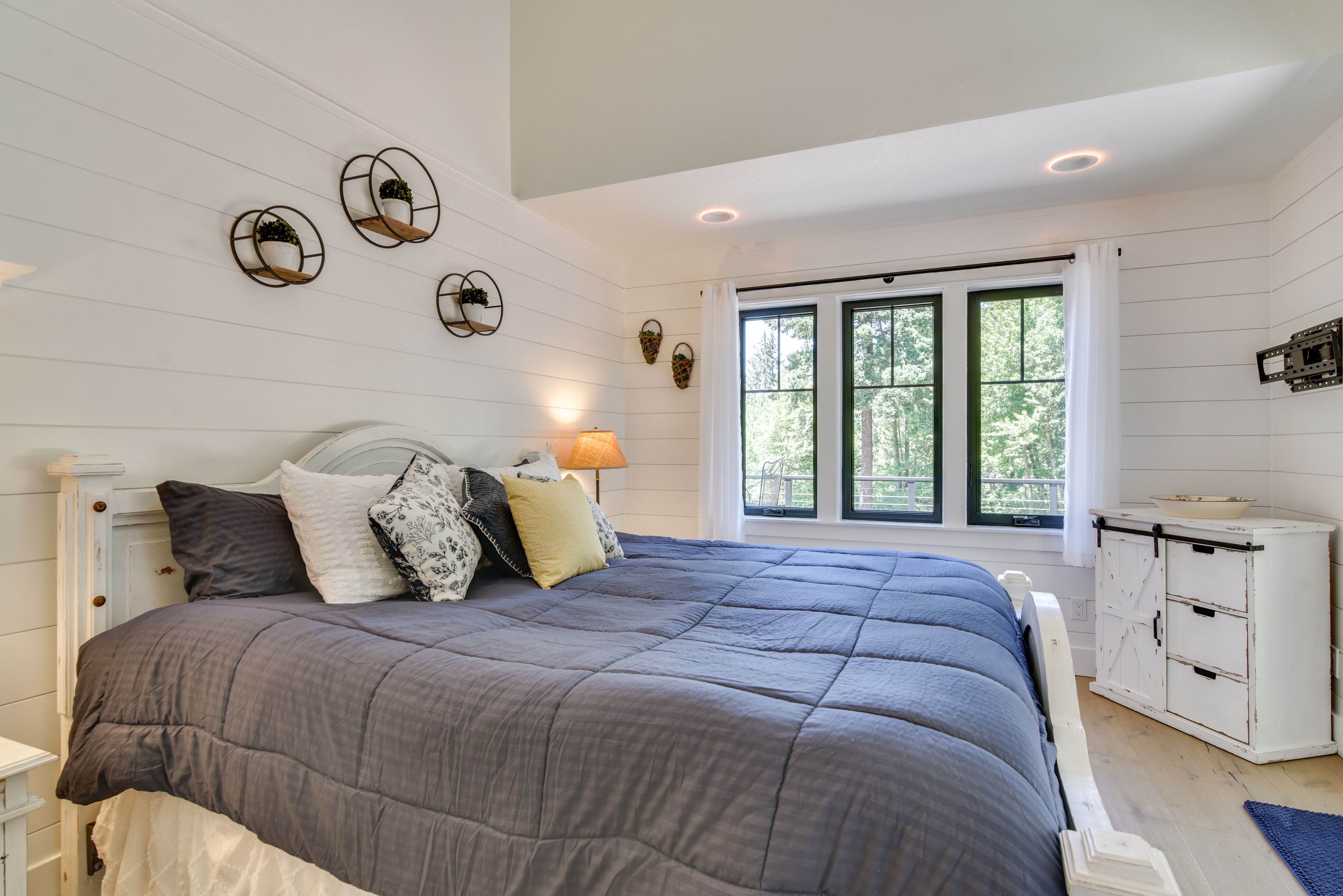 Bedroom | King Bed | Linens