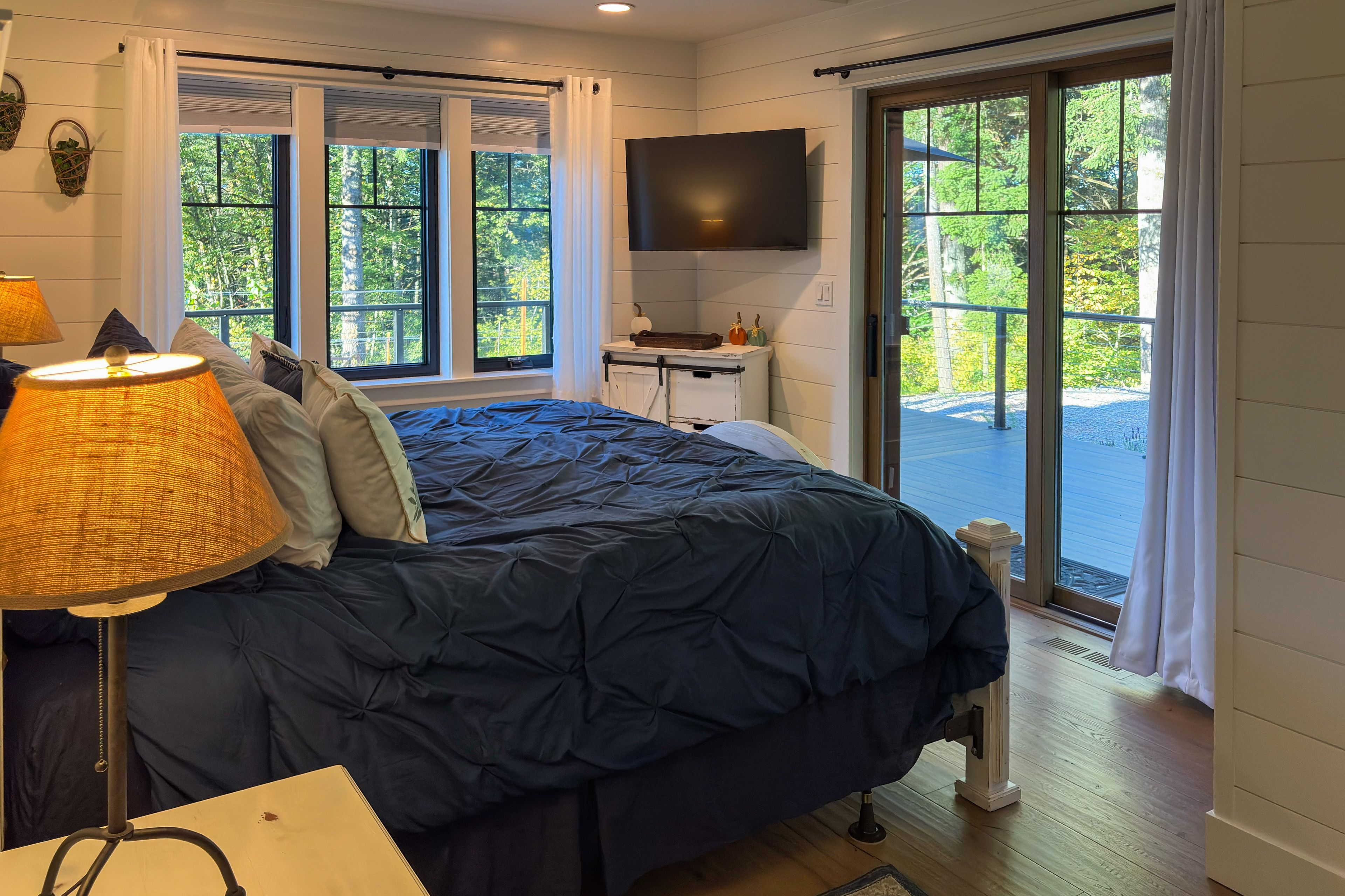 Bedroom | King Bed | Linens